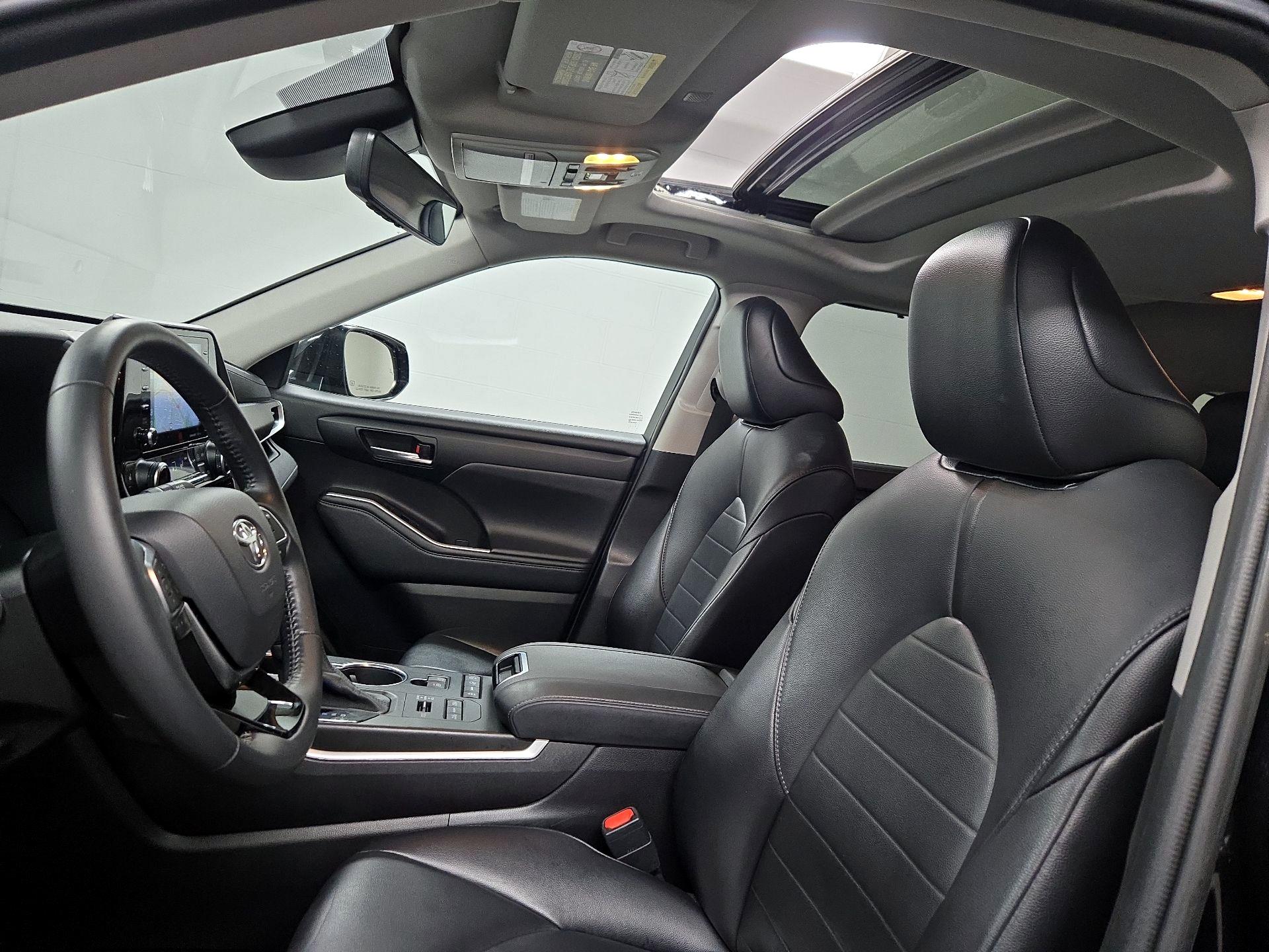 Thumbnail: 2021 Toyota Highlander - 20