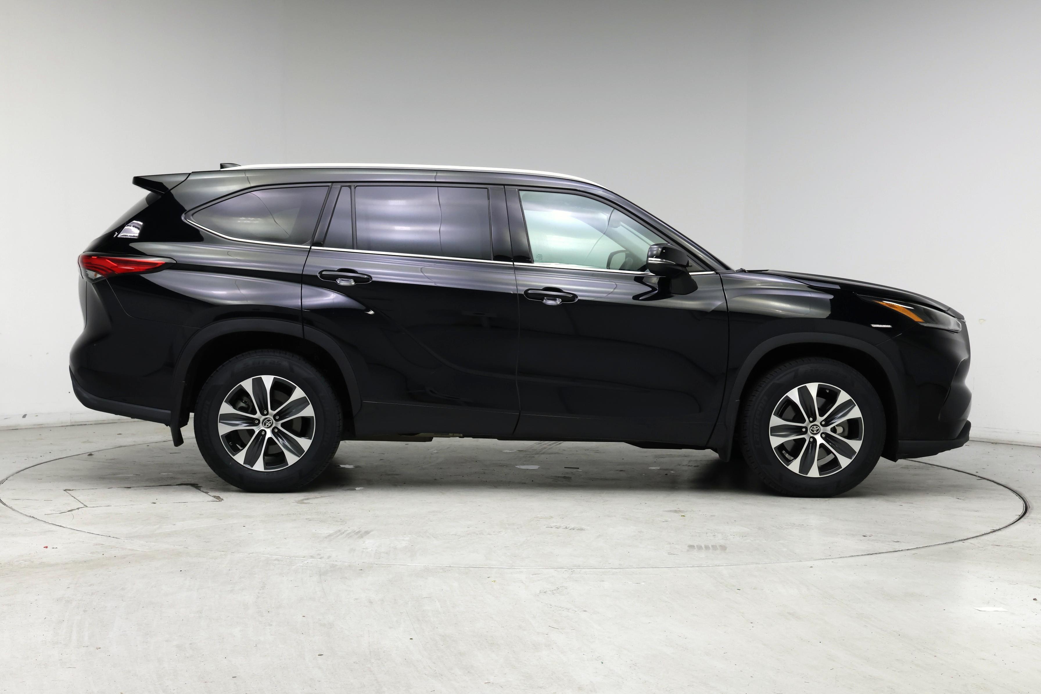 Thumbnail: 2021 Toyota Highlander - 7