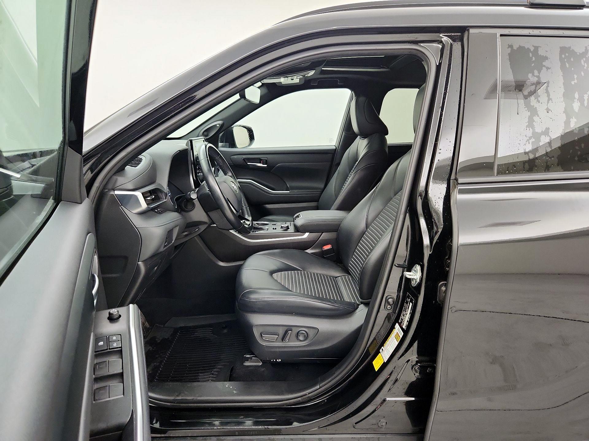 Thumbnail: 2021 Toyota Highlander - 11