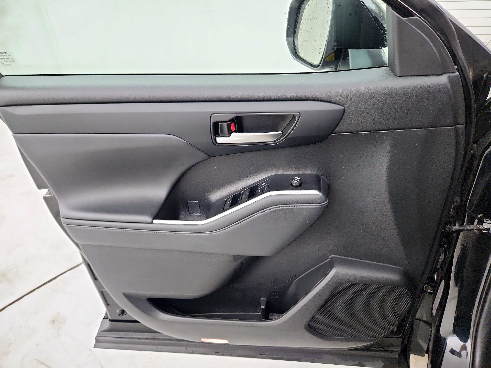 Thumbnail: 2021 Toyota Highlander - 12