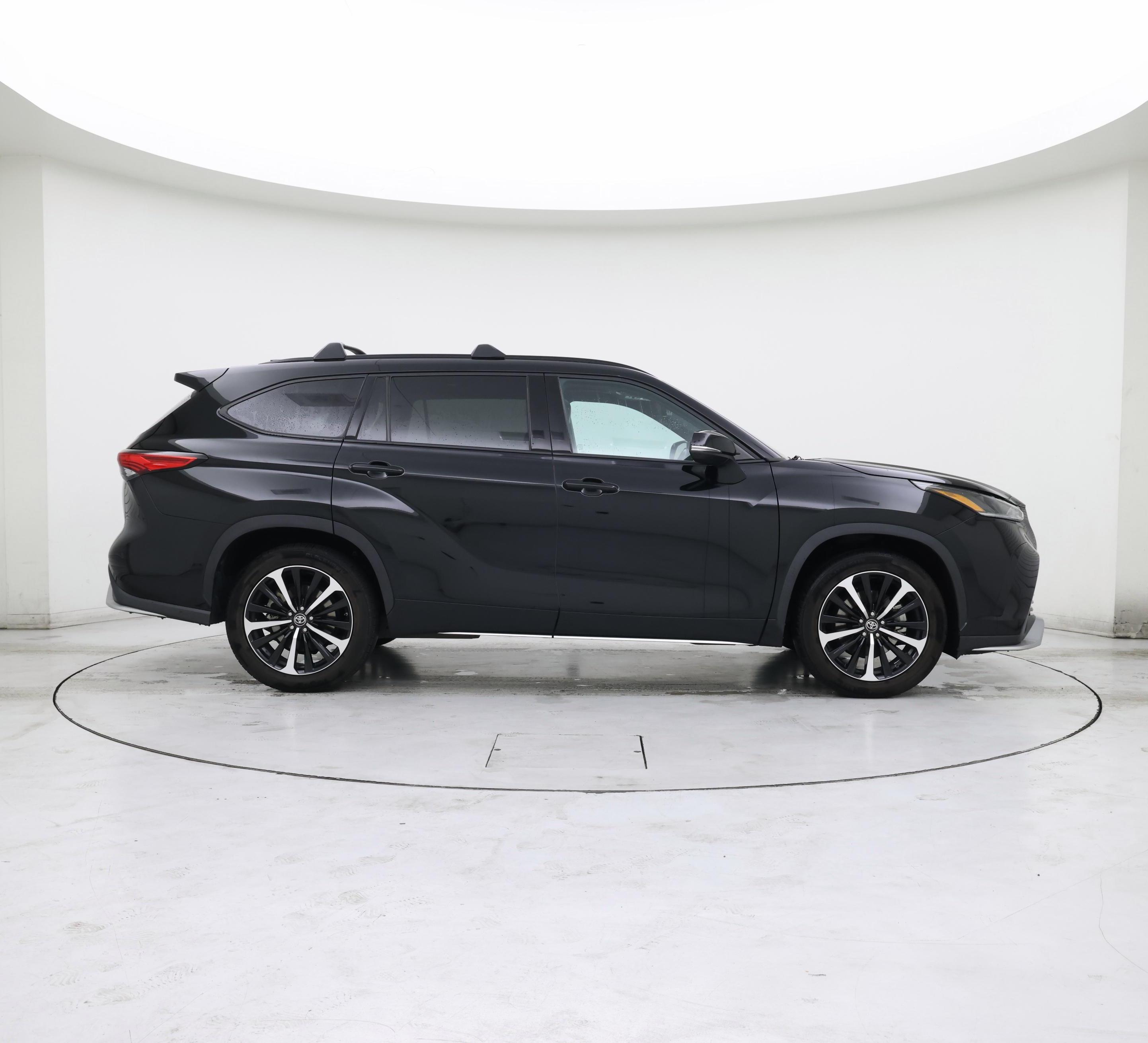 Thumbnail: 2021 Toyota Highlander - 7