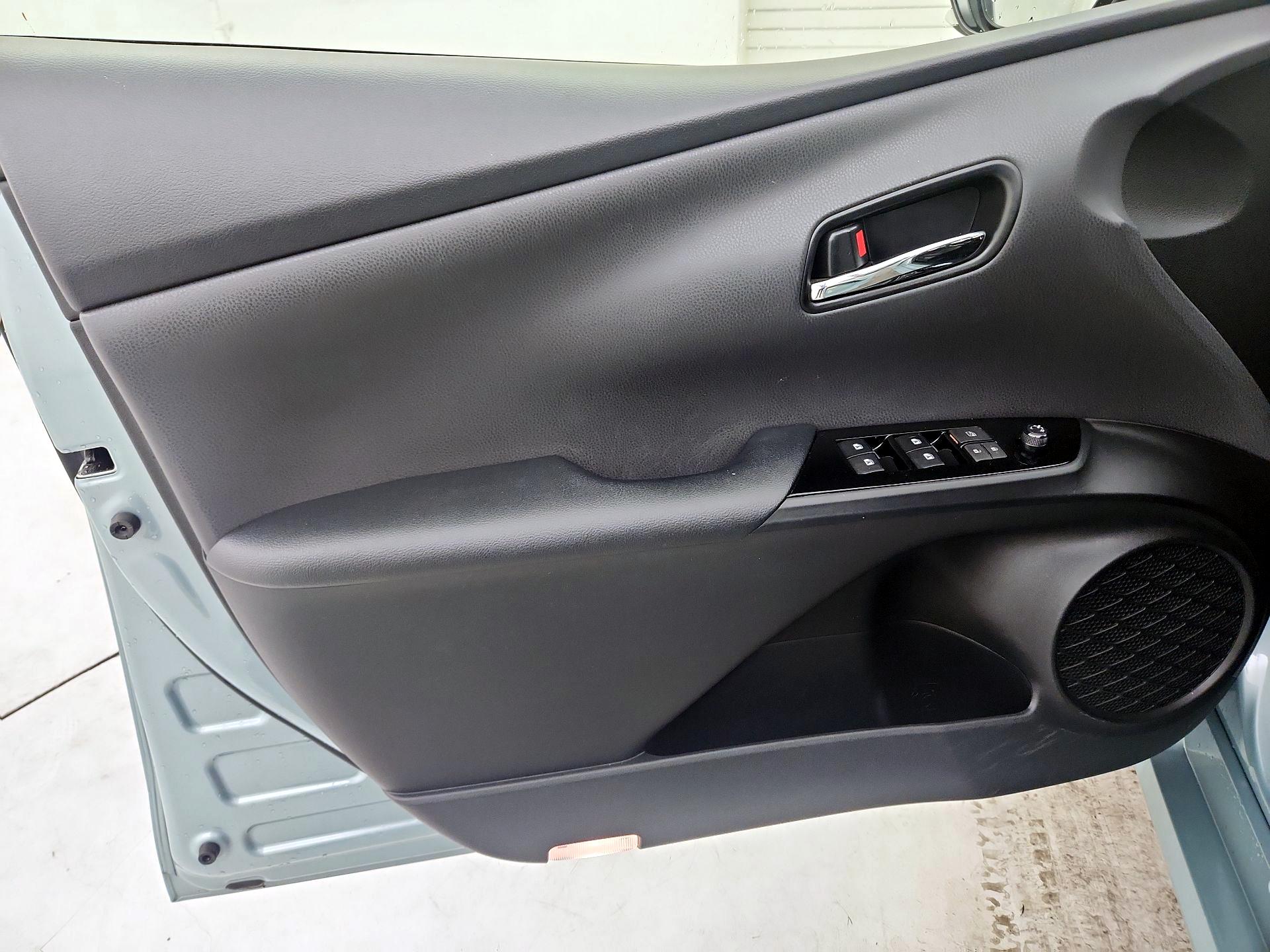 Thumbnail: 2018 Toyota Prius - 12