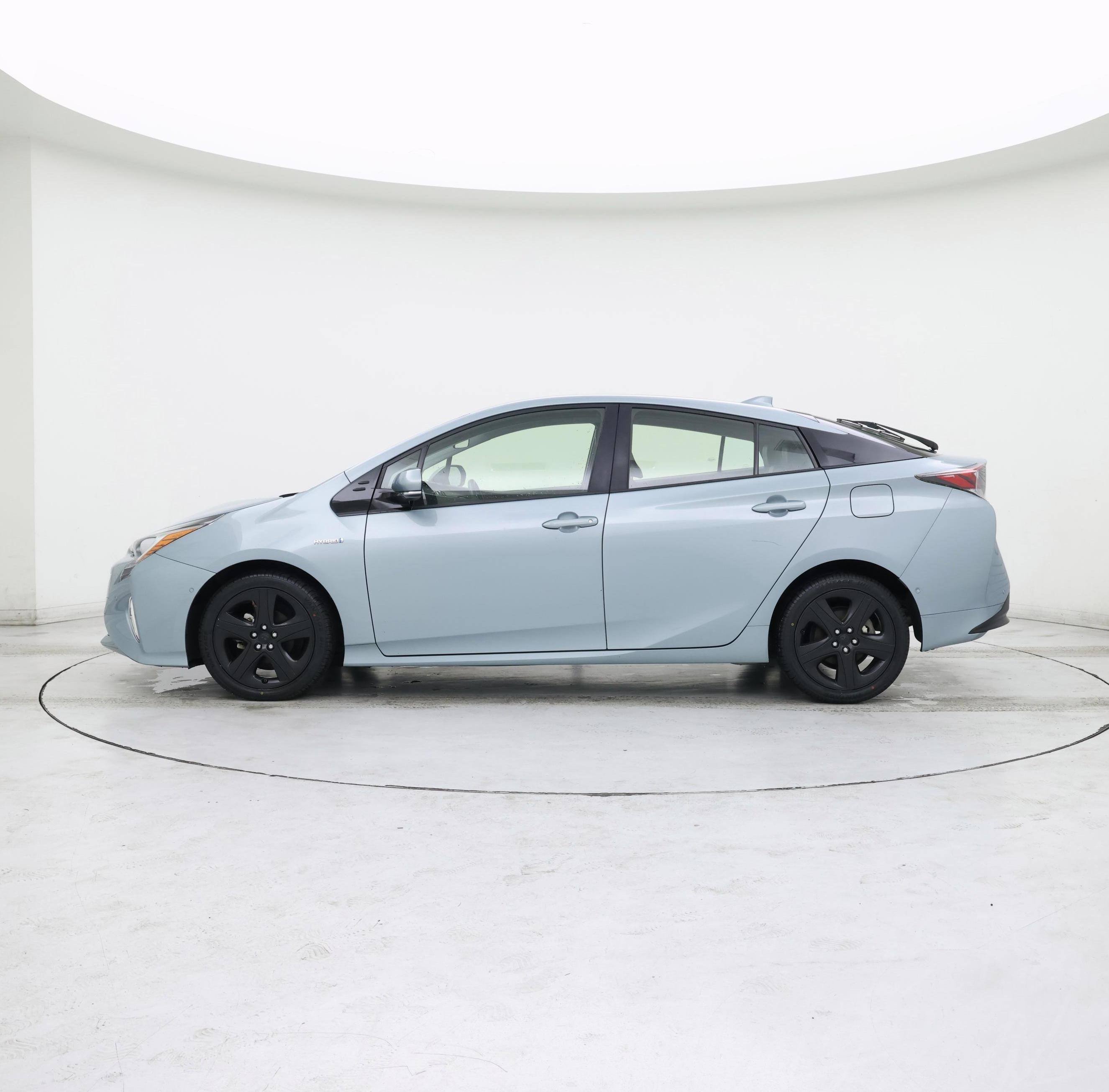 Thumbnail: 2018 Toyota Prius - 3