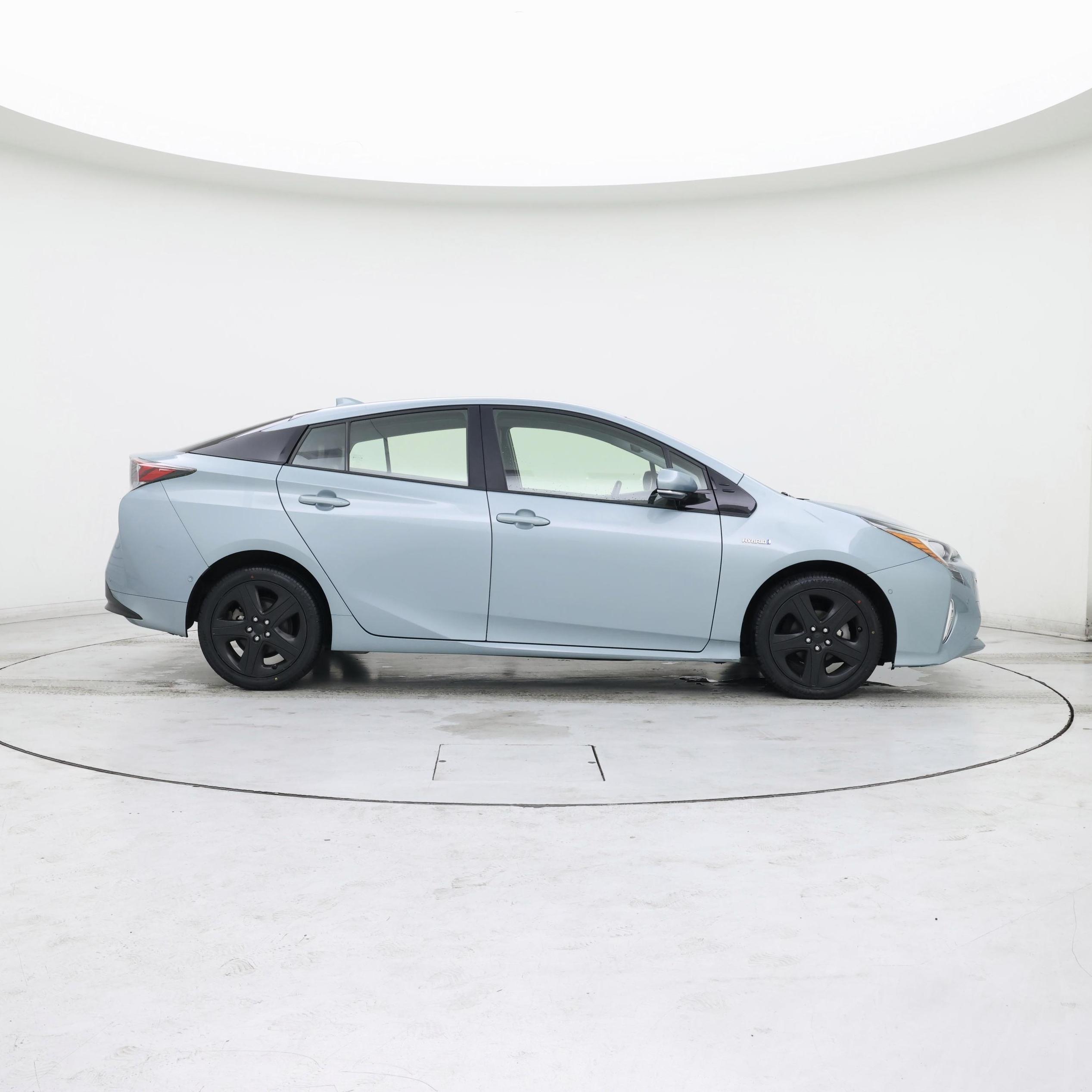 Thumbnail: 2018 Toyota Prius - 7