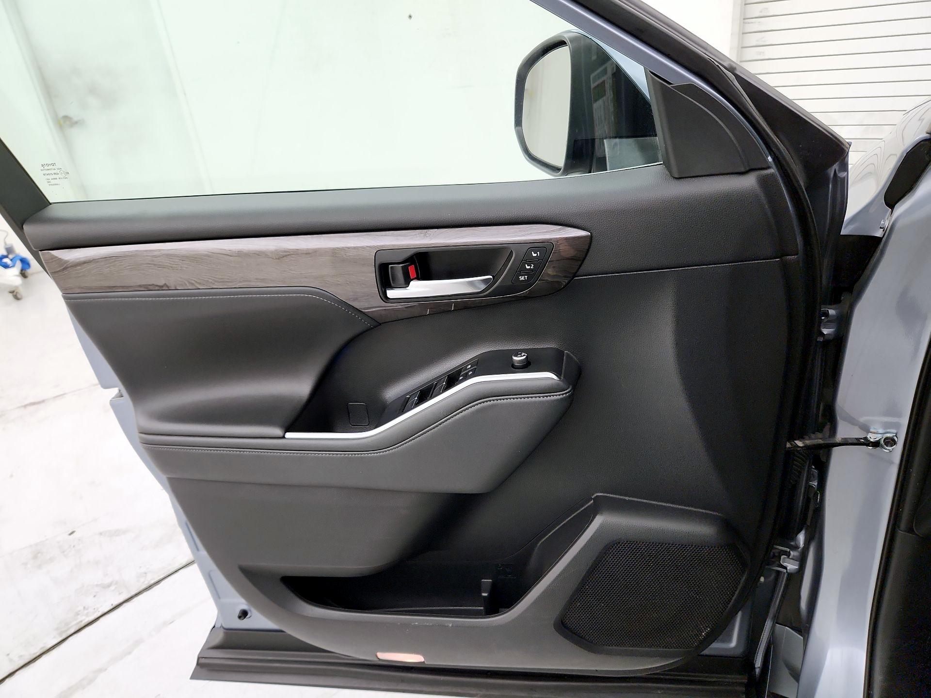 Thumbnail: 2021 Toyota Highlander - 12