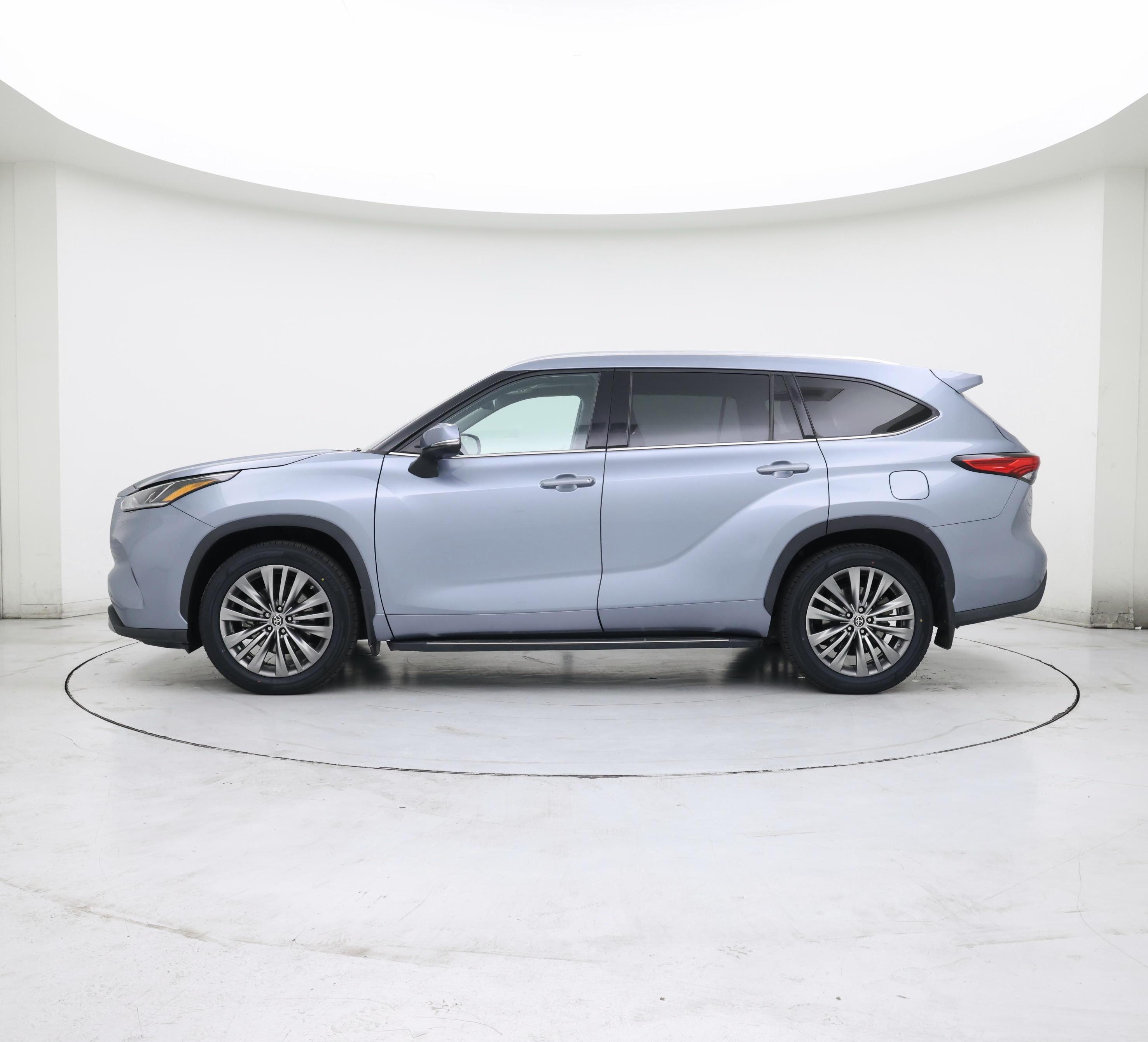 Thumbnail: 2021 Toyota Highlander - 3