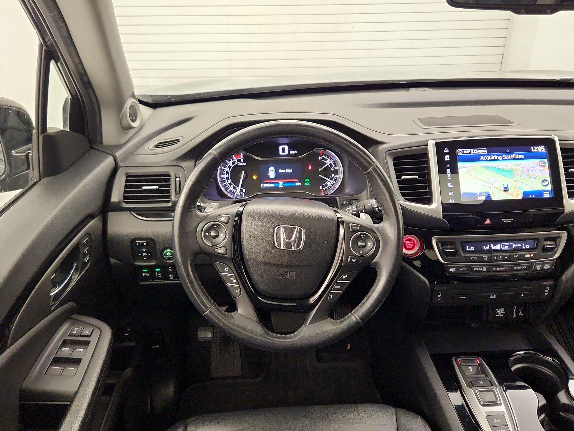 Thumbnail: 2017 Honda Pilot - 10