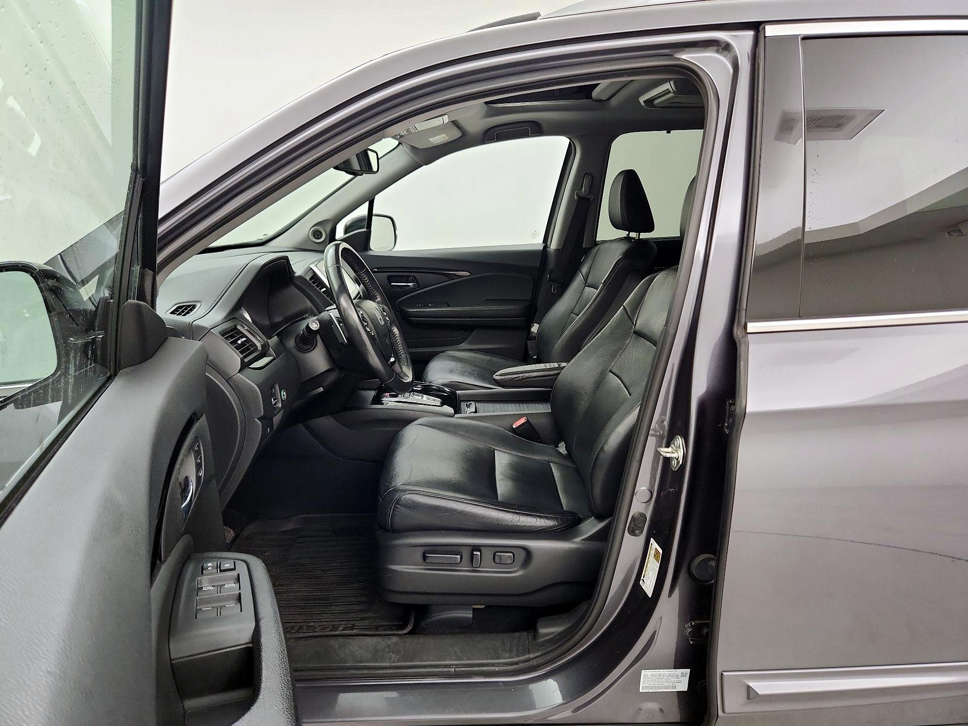Thumbnail: 2017 Honda Pilot - 11