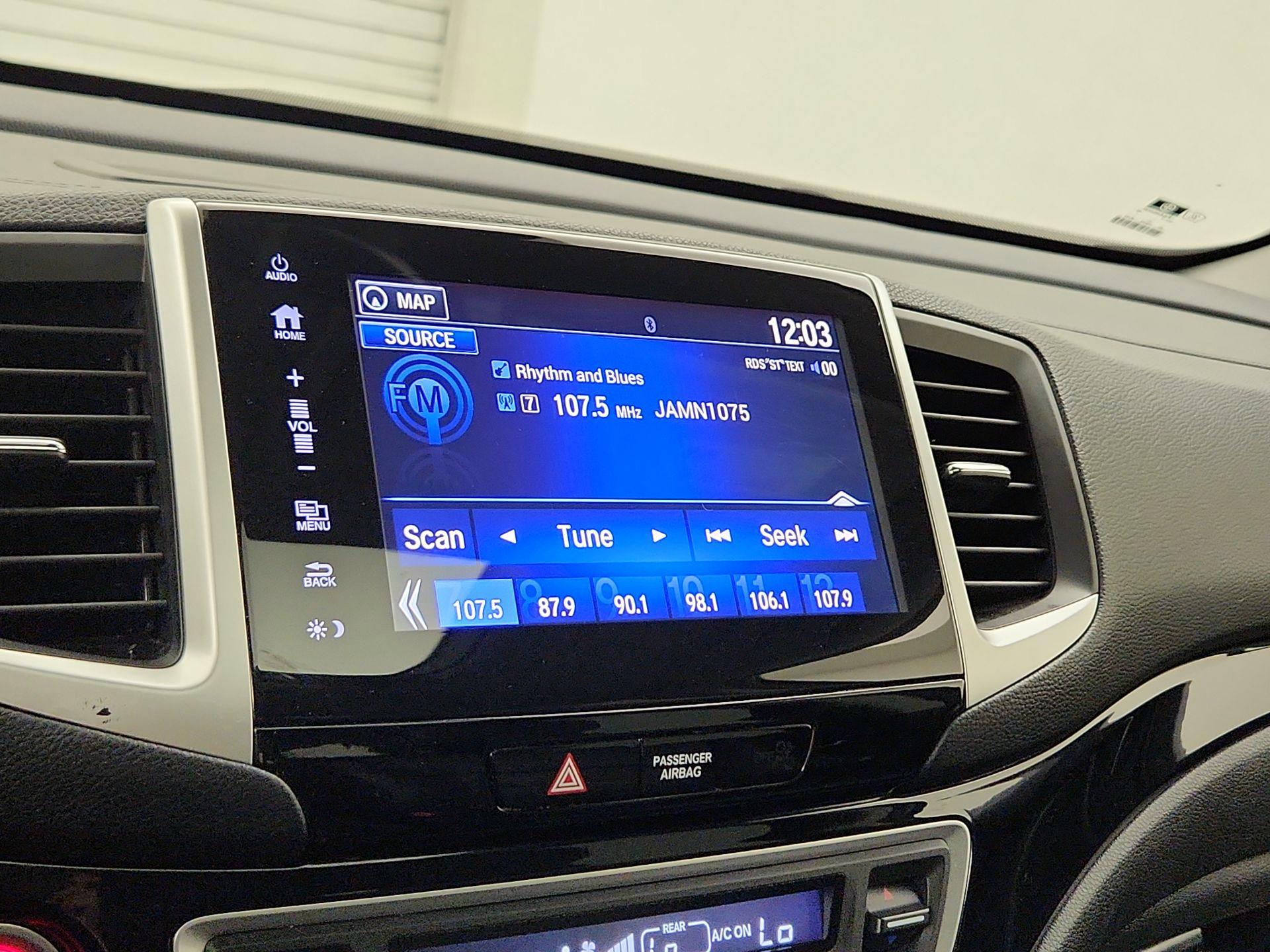 Thumbnail: 2017 Honda Pilot - 16
