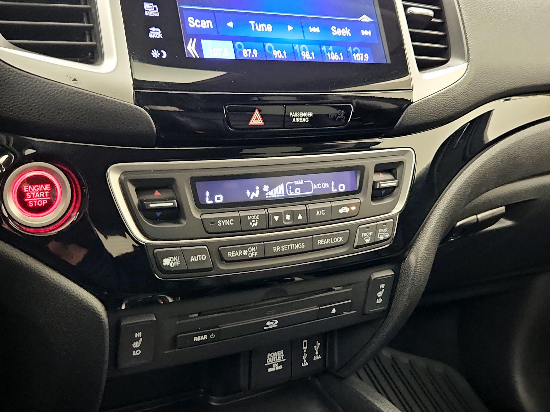 Thumbnail: 2017 Honda Pilot - 17