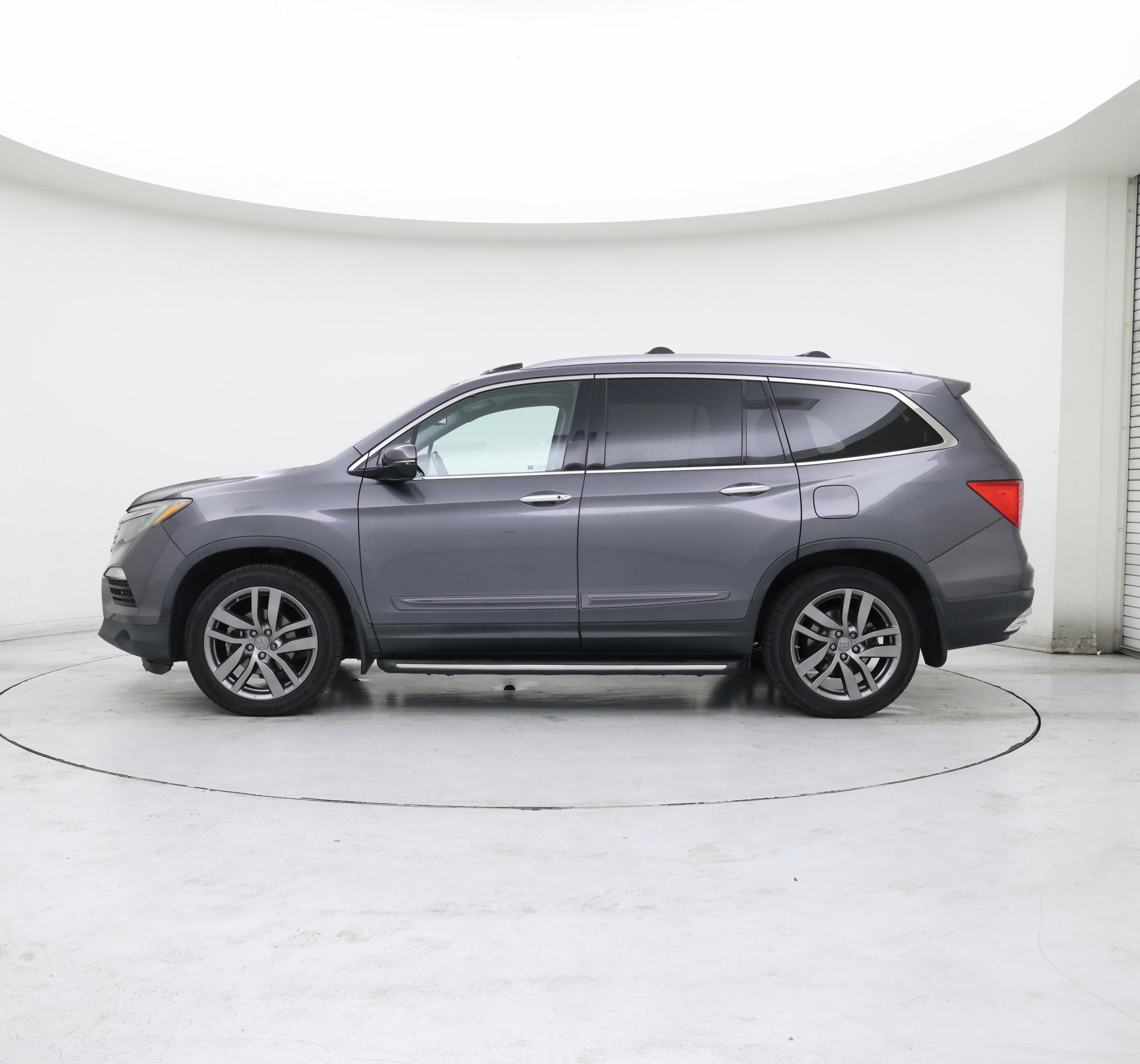 Thumbnail: 2017 Honda Pilot - 3