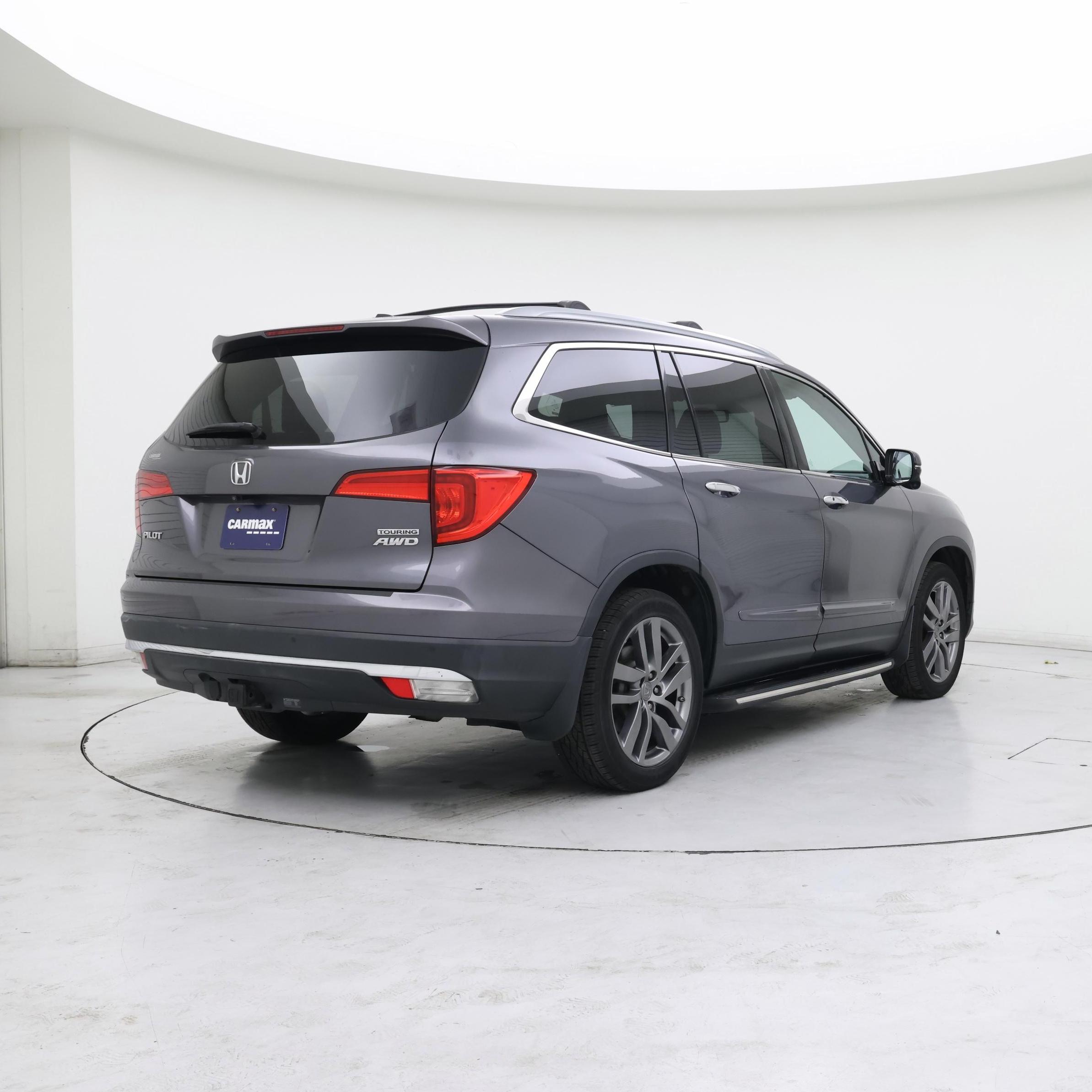Thumbnail: 2017 Honda Pilot - 8