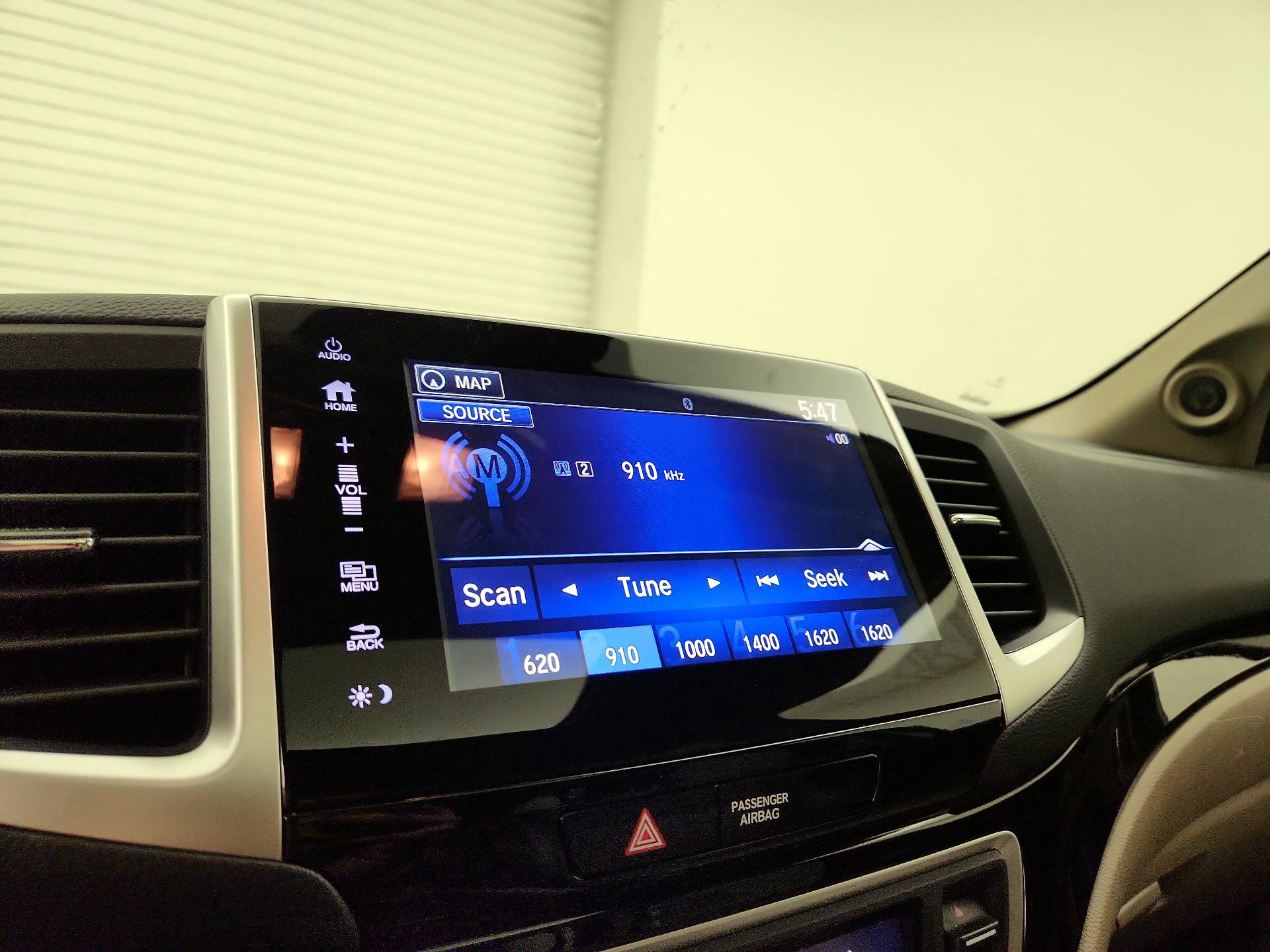 Thumbnail: 2017 Honda Pilot - 15