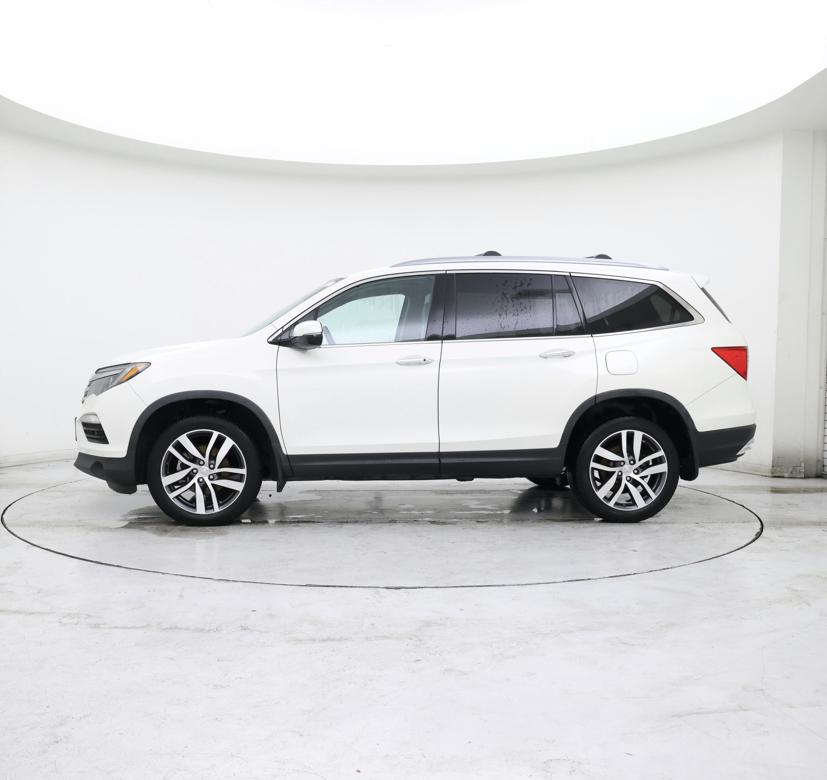 Thumbnail: 2017 Honda Pilot - 3