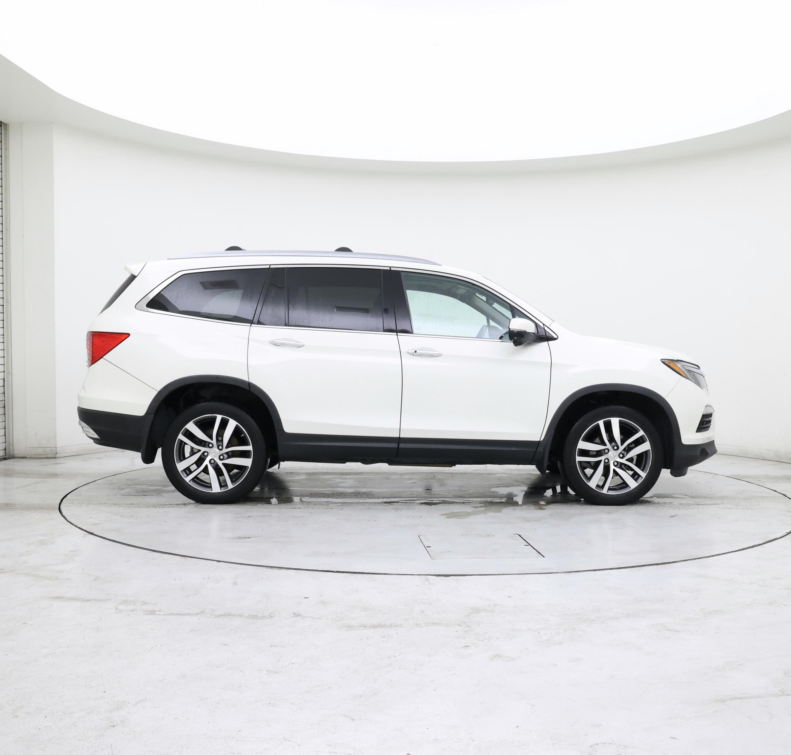 Thumbnail: 2017 Honda Pilot - 7