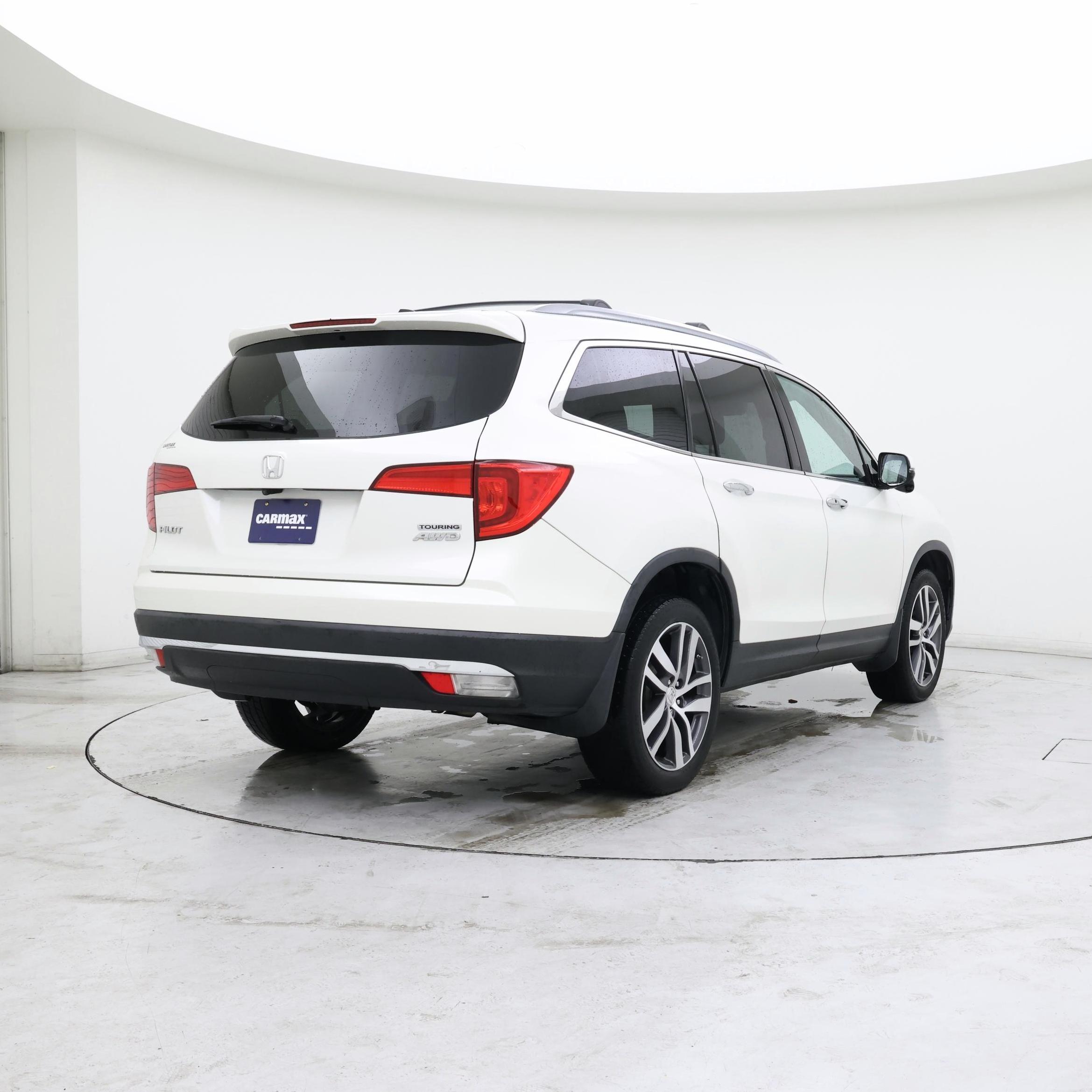 Thumbnail: 2017 Honda Pilot - 8