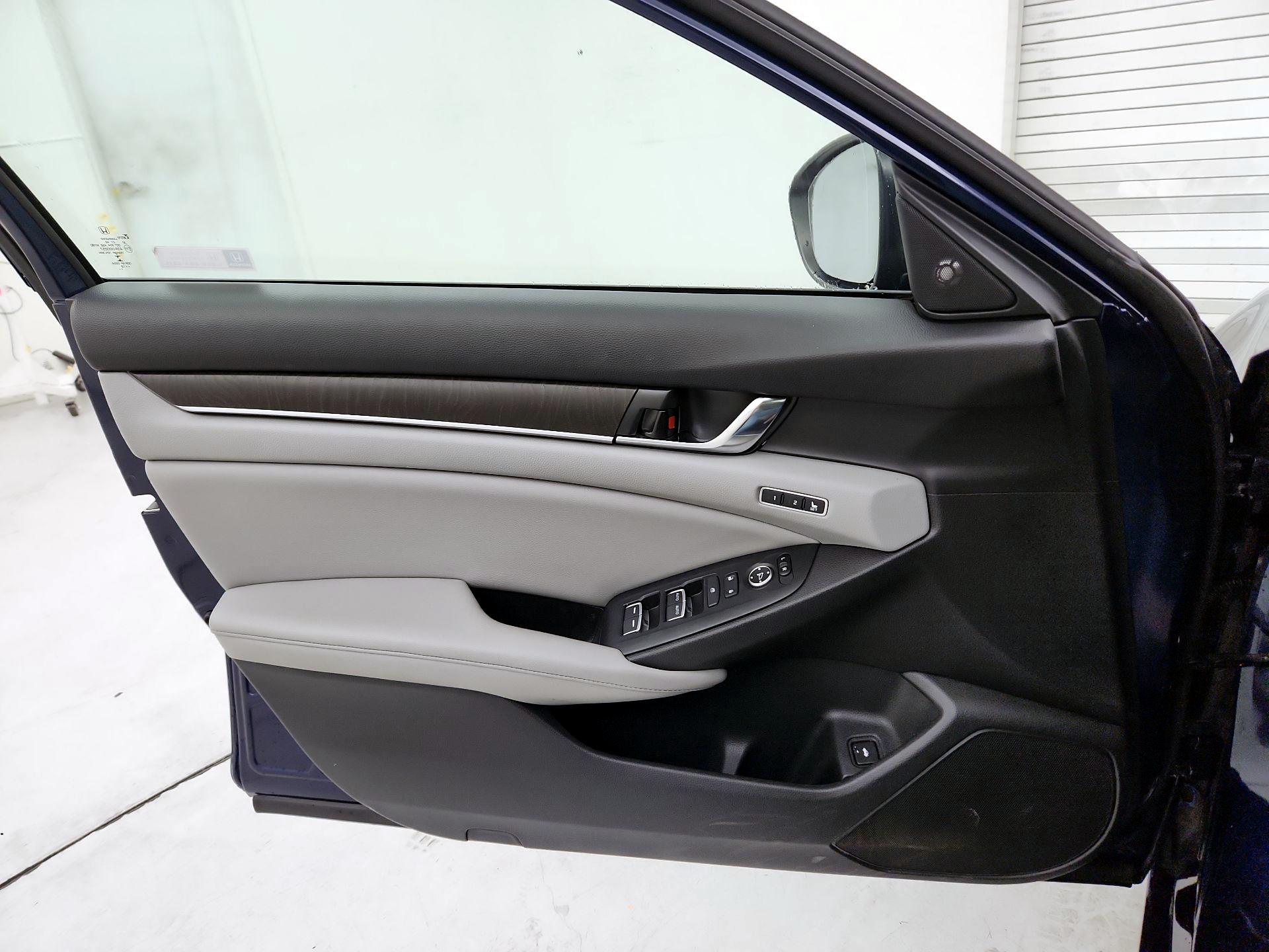 Thumbnail: 2019 Honda Accord - 12