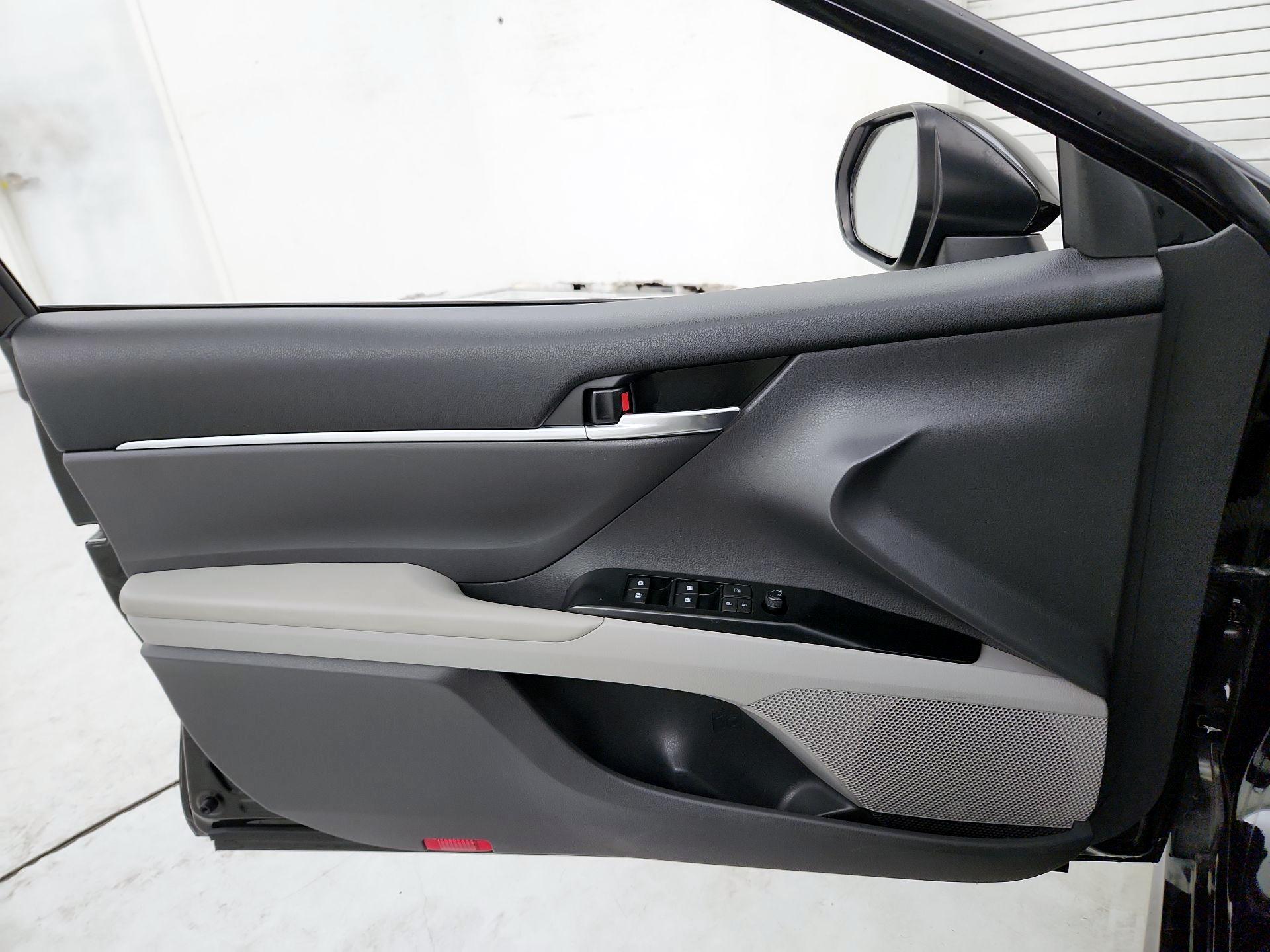 Thumbnail: 2020 Toyota Camry - 12
