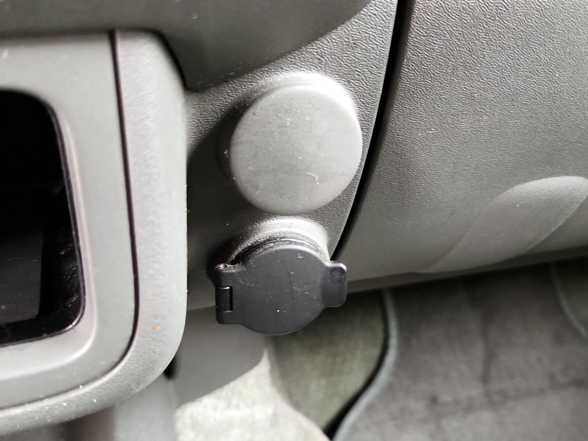 Thumbnail: 2014 Nissan Frontier - 17