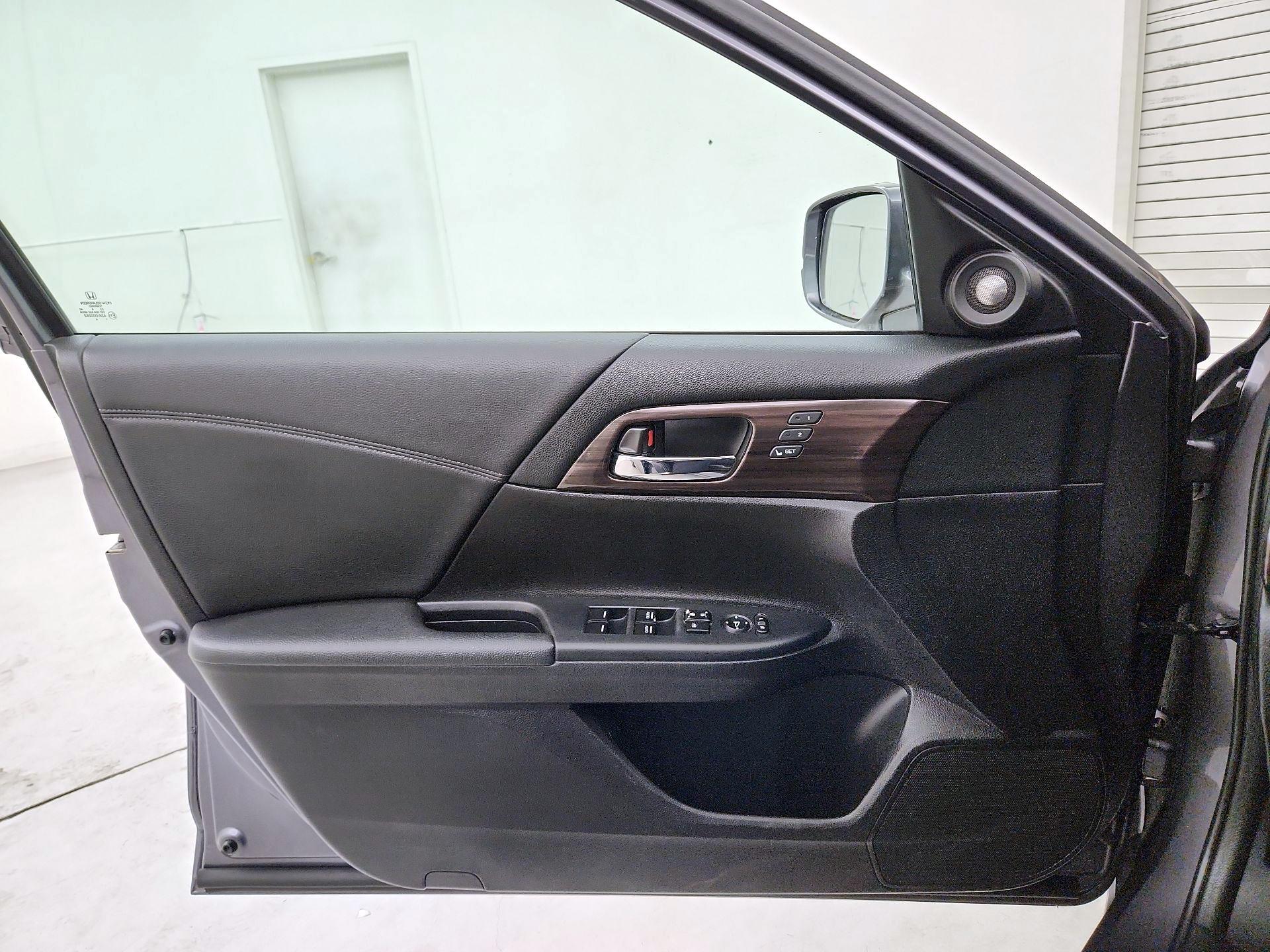 Thumbnail: 2016 Honda Accord - 12