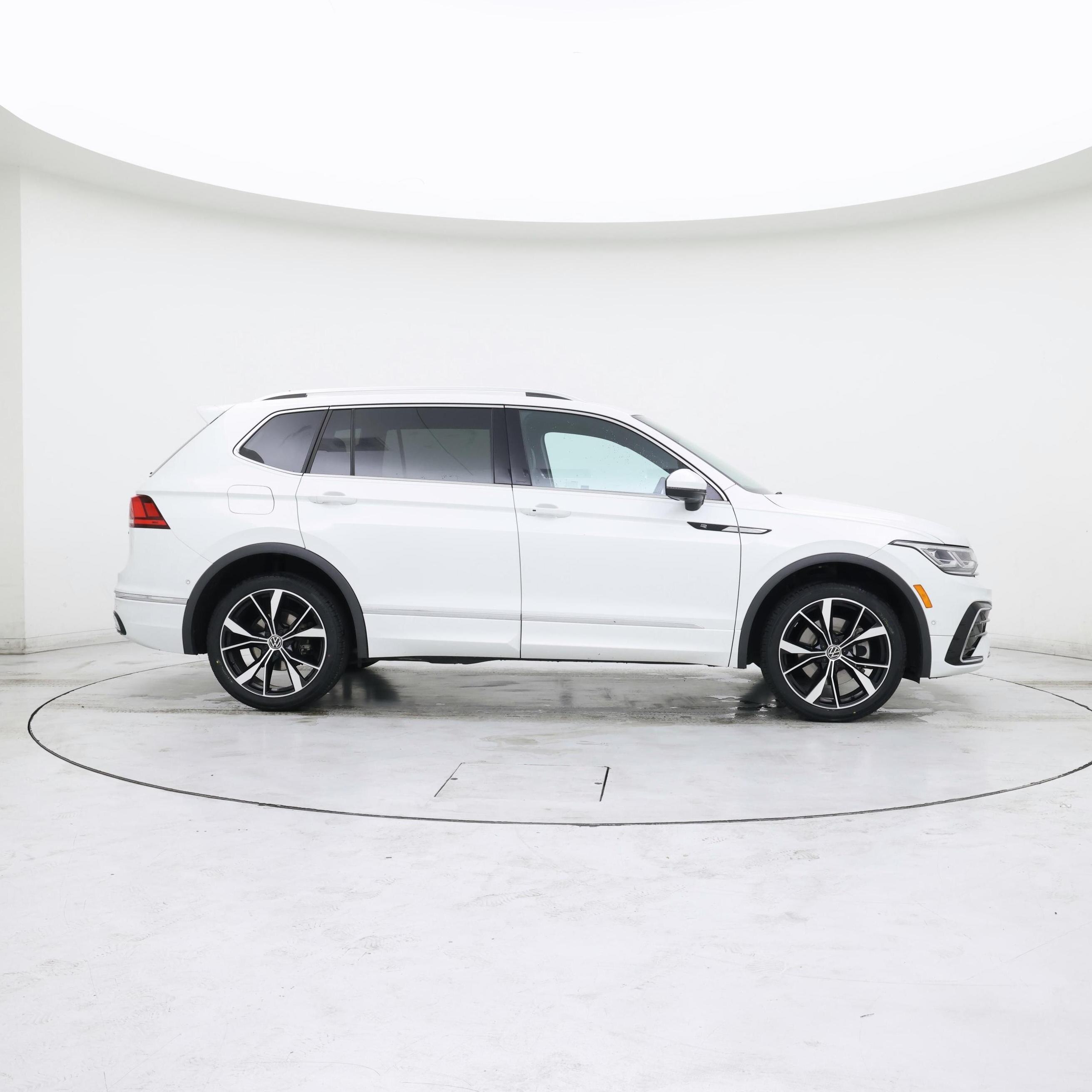 Thumbnail: 2022 Volkswagen Tiguan - 7