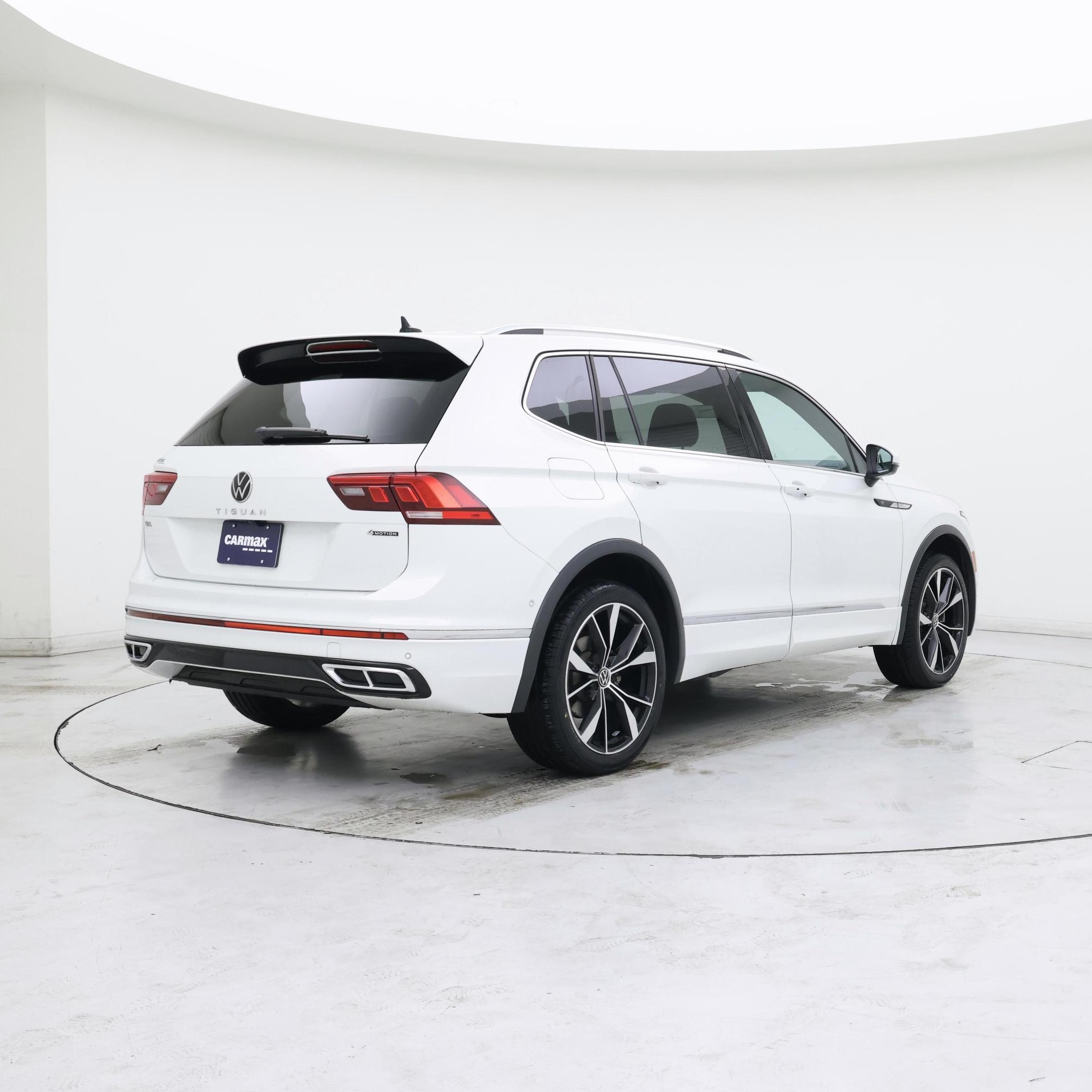 Thumbnail: 2022 Volkswagen Tiguan - 8