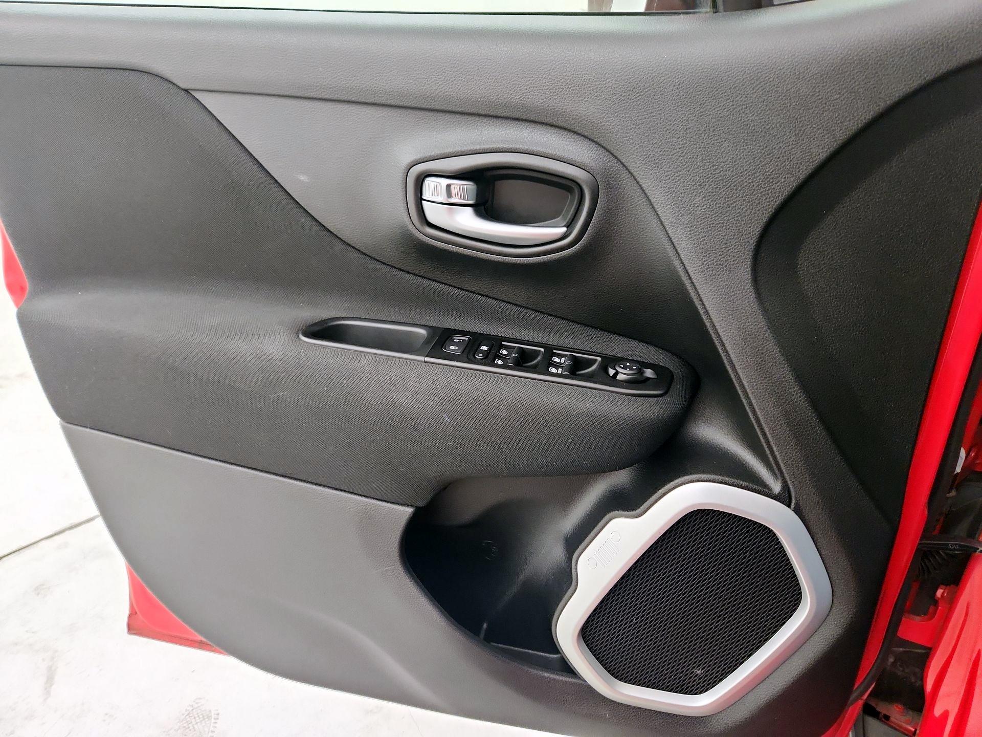 Thumbnail: 2020 Jeep Renegade - 12