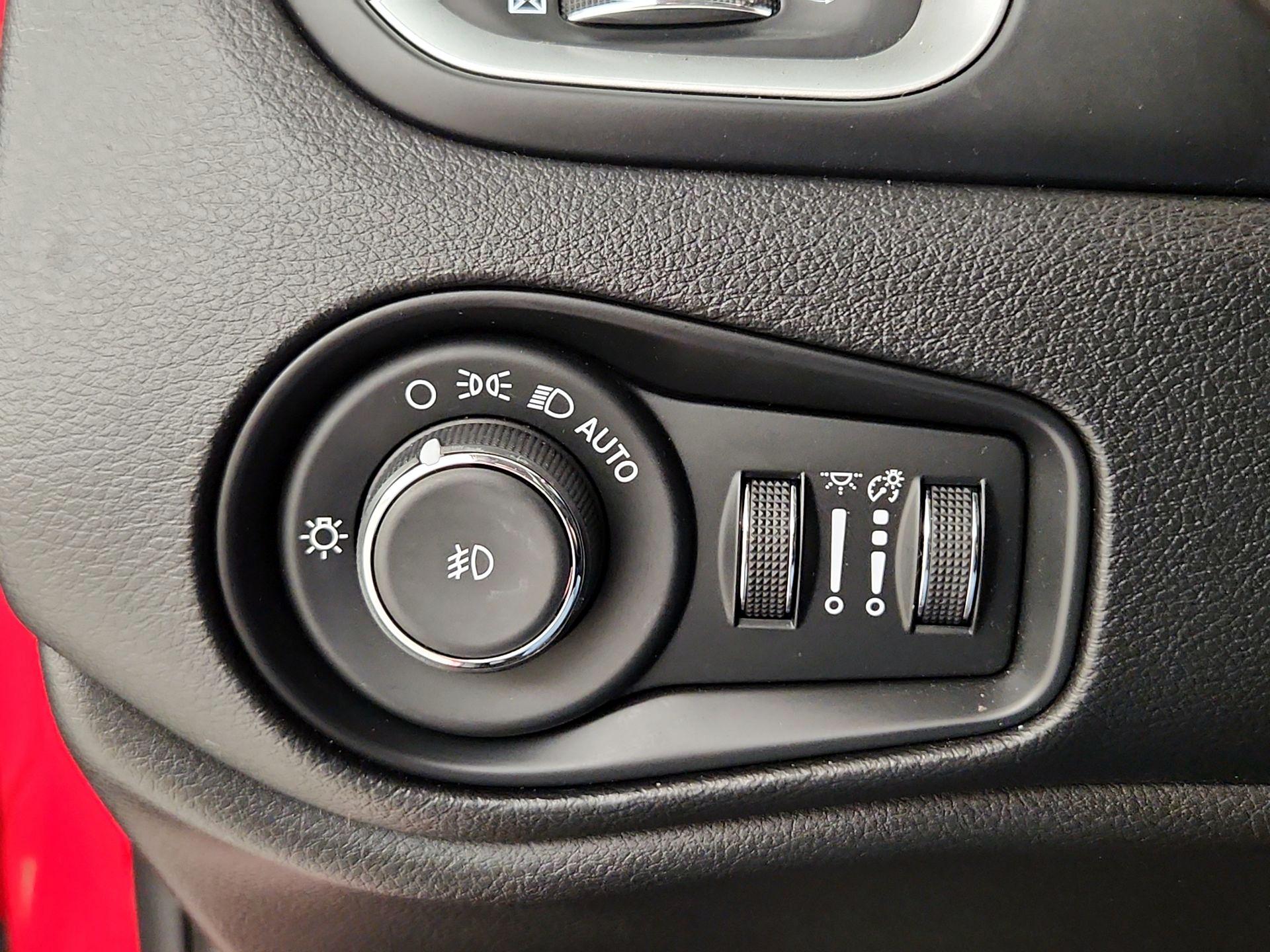 Thumbnail: 2020 Jeep Renegade - 13