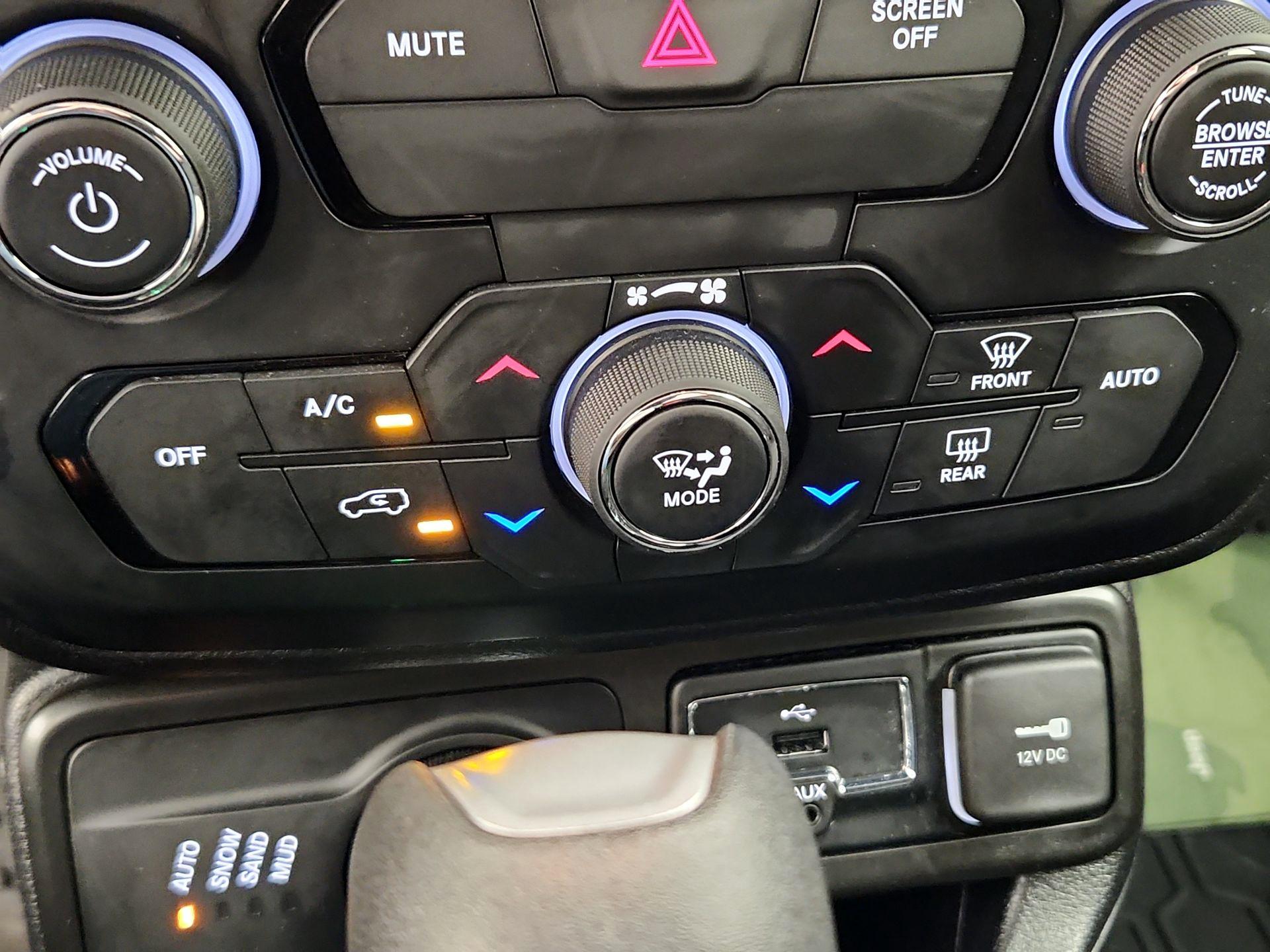 Thumbnail: 2020 Jeep Renegade - 16