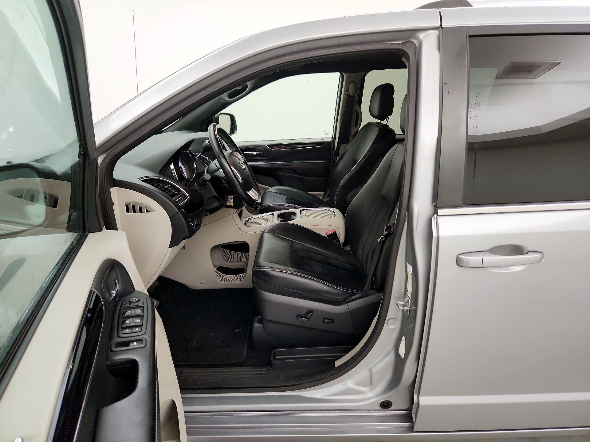 Thumbnail: 2018 Dodge Grand Caravan - 11