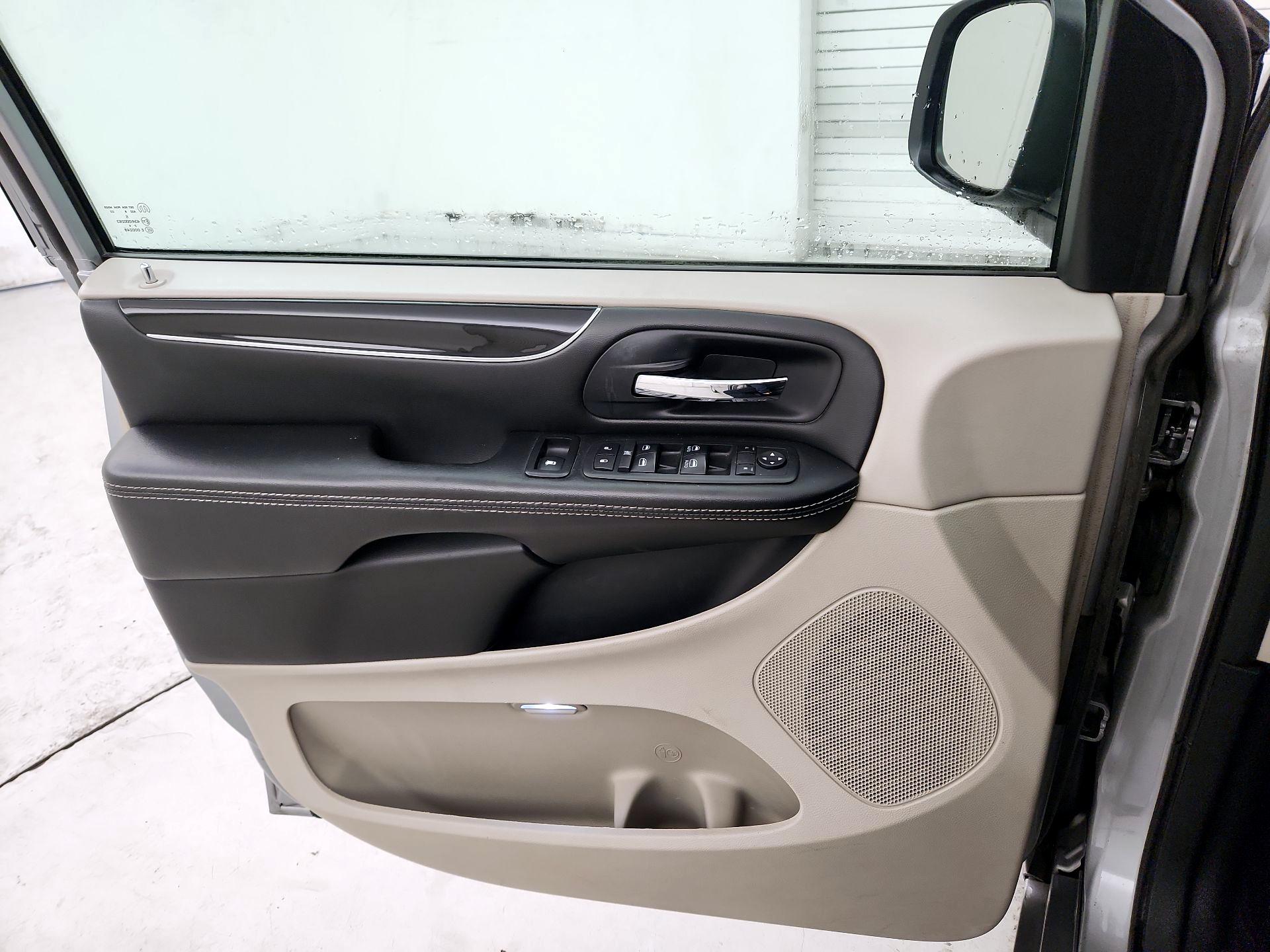 Thumbnail: 2018 Dodge Grand Caravan - 12