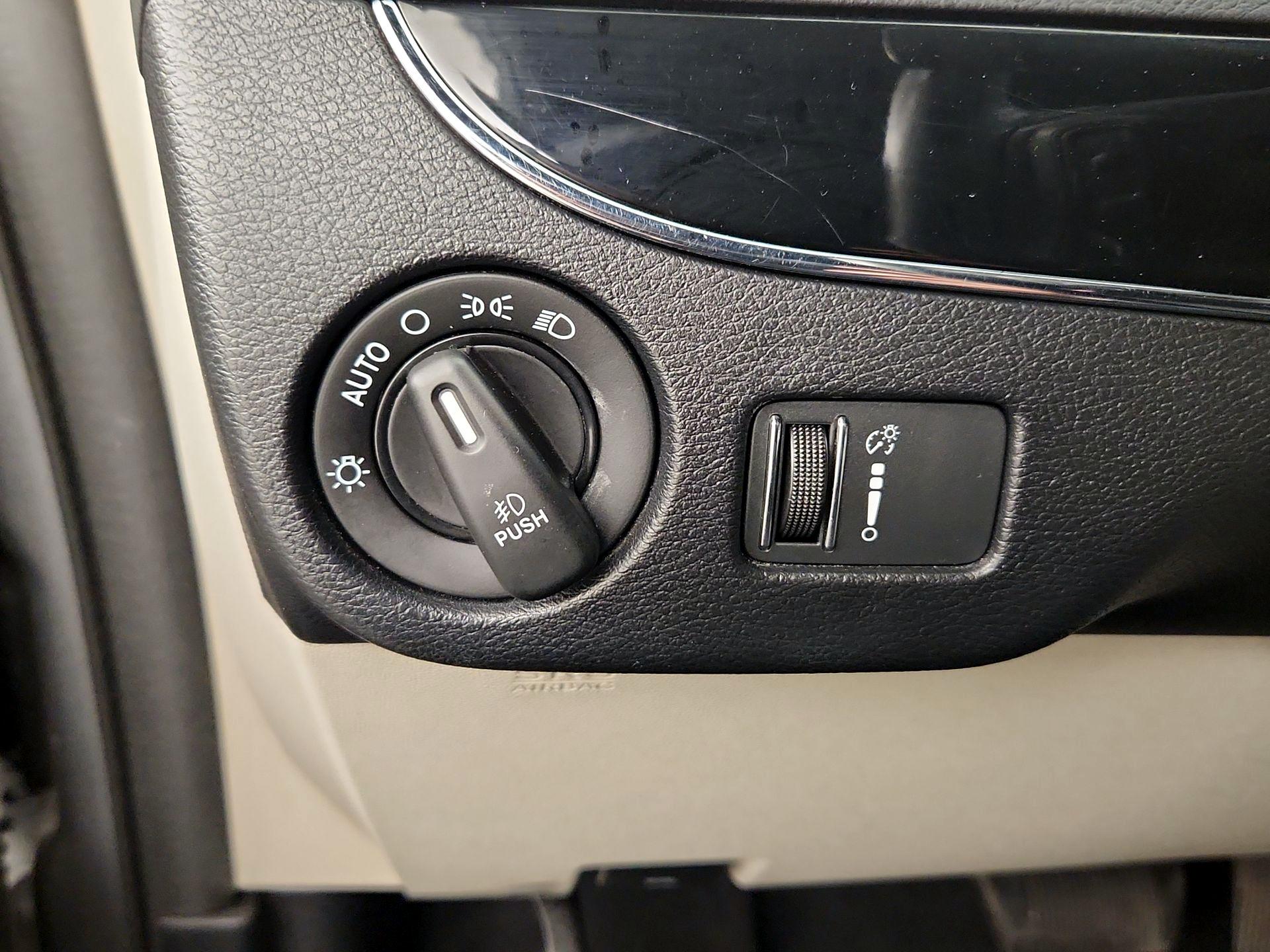 Thumbnail: 2018 Dodge Grand Caravan - 13