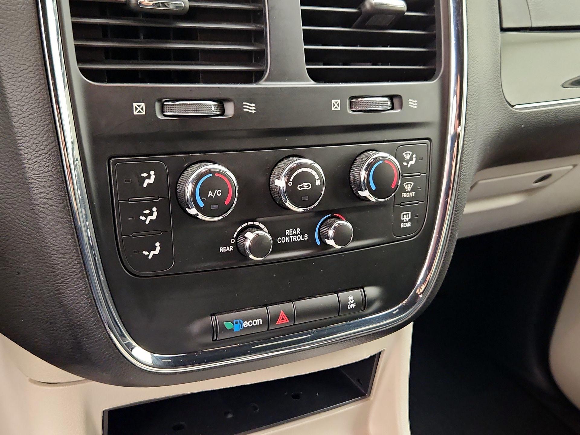 Thumbnail: 2018 Dodge Grand Caravan - 16
