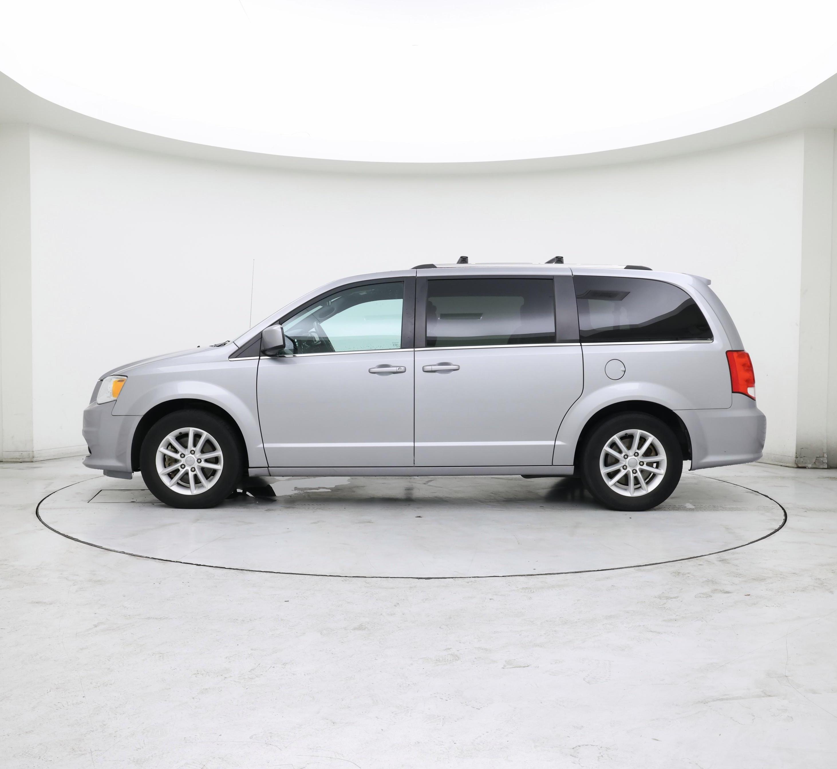 Thumbnail: 2018 Dodge Grand Caravan - 3