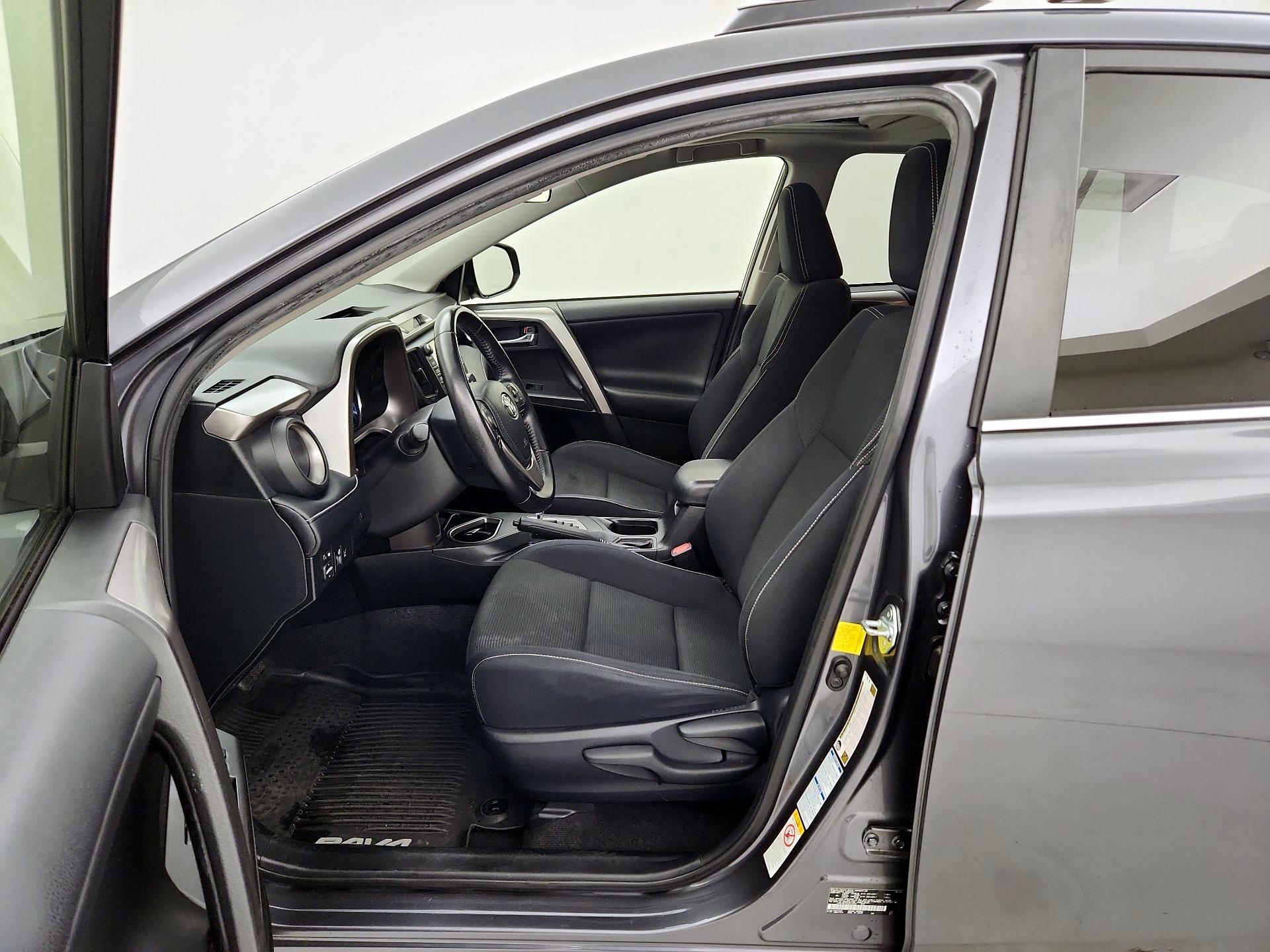 Thumbnail: 2016 Toyota RAV4 - 11
