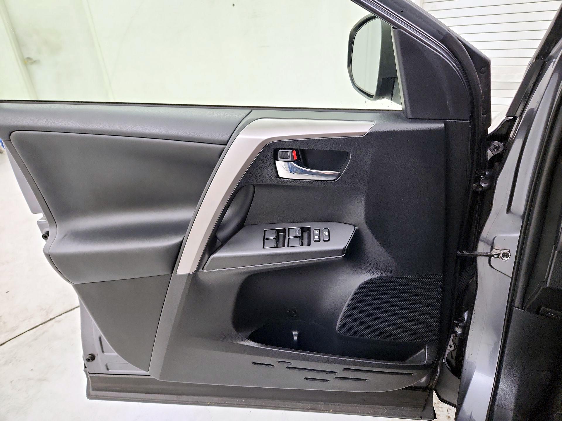 Thumbnail: 2016 Toyota RAV4 - 12
