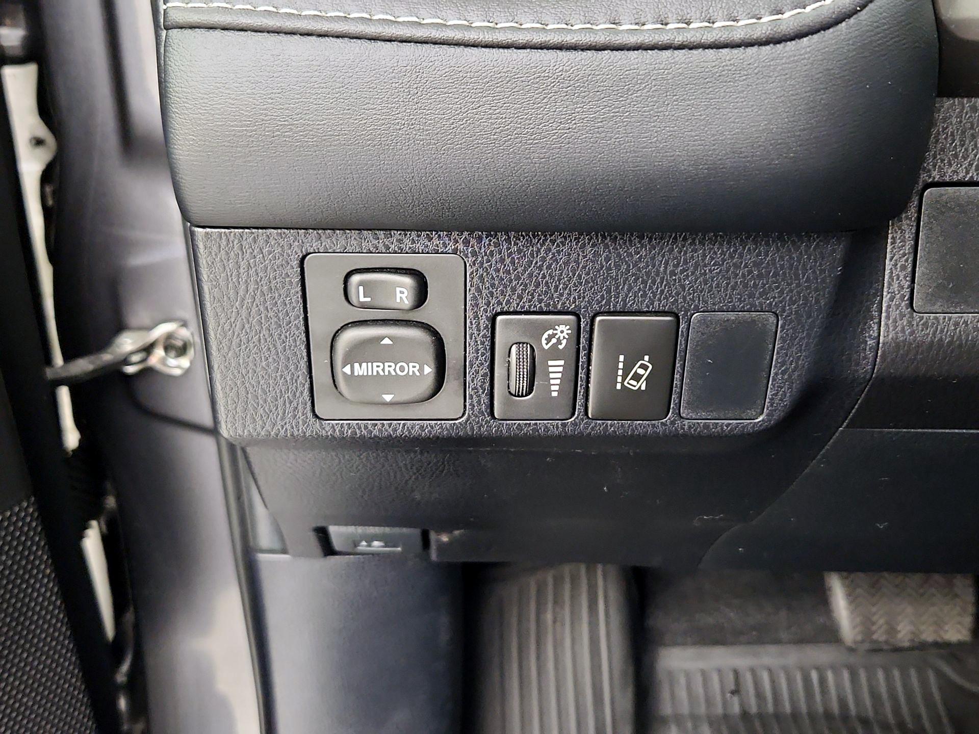 Thumbnail: 2016 Toyota RAV4 - 13