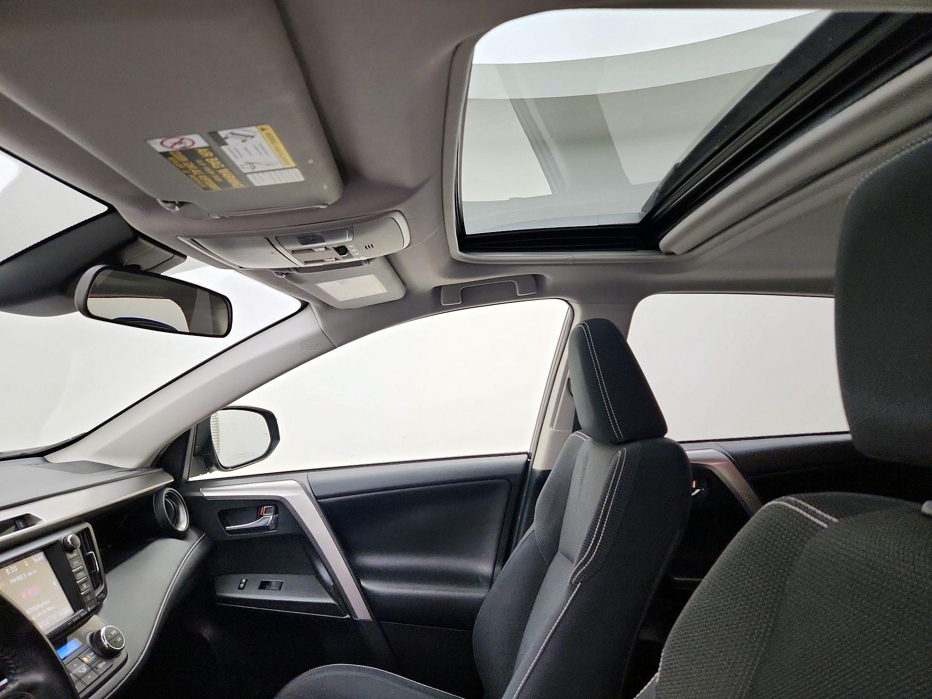 Thumbnail: 2016 Toyota RAV4 - 19