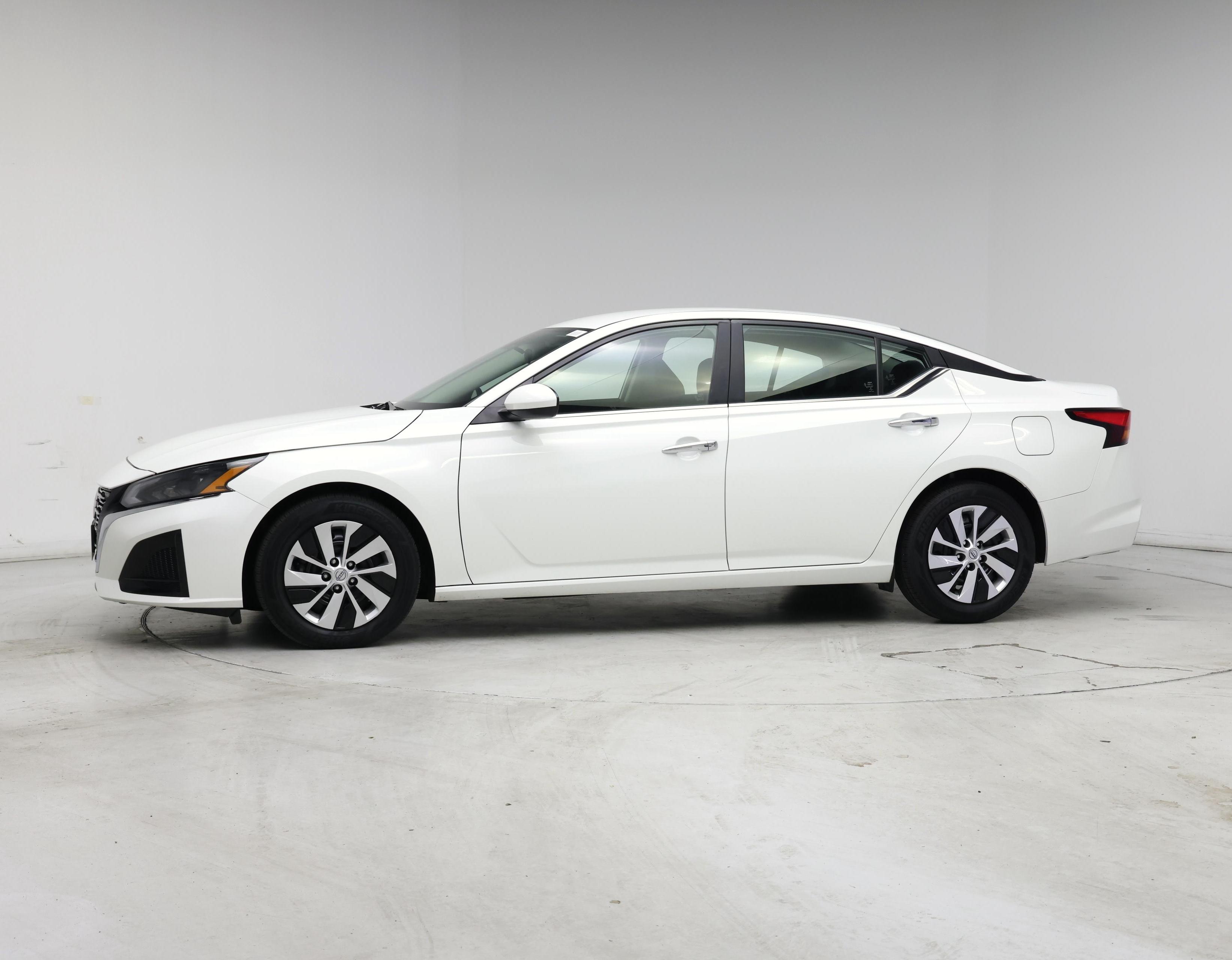 Thumbnail: 2023 Nissan Altima - 3