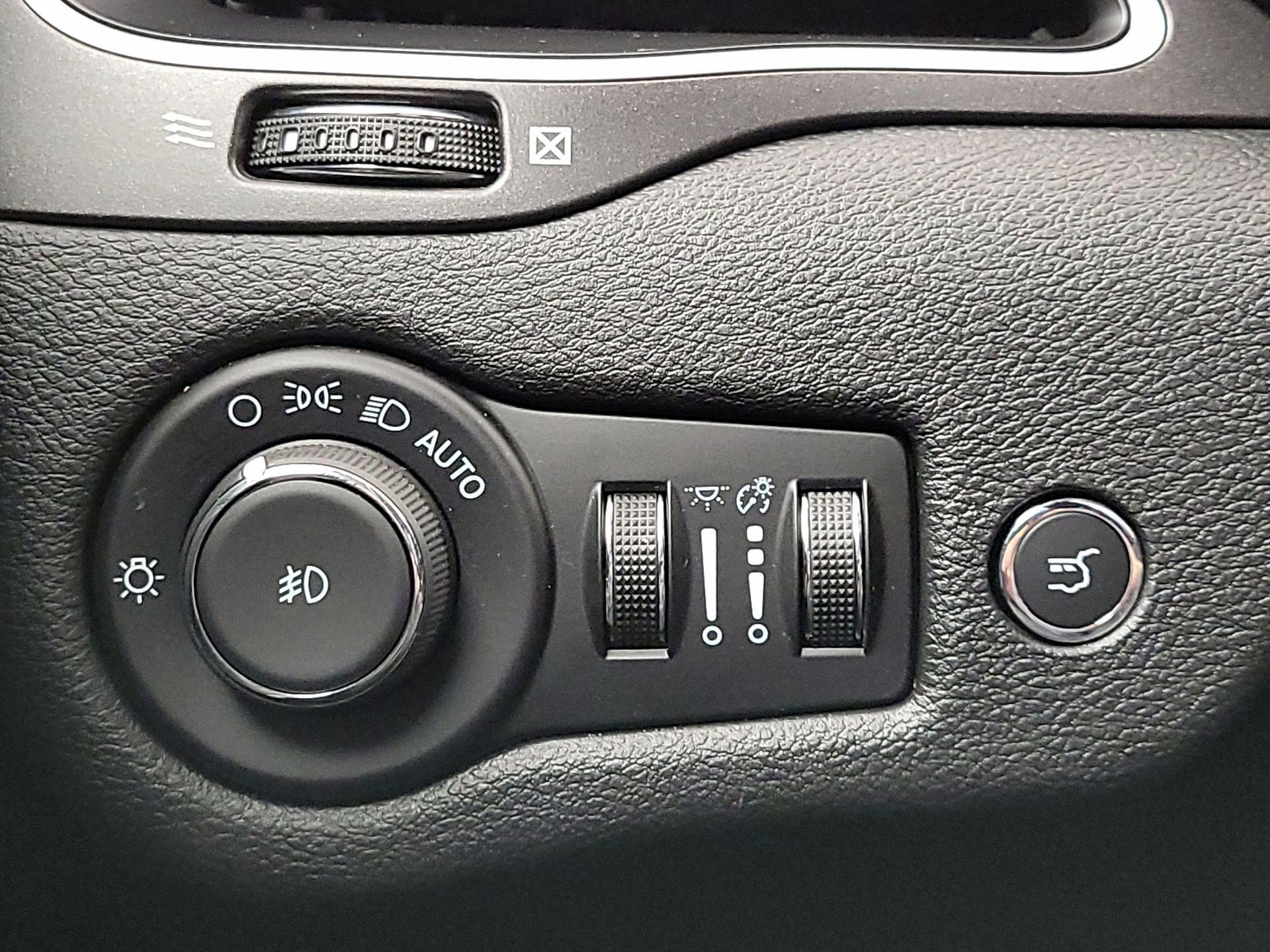 Thumbnail: 2021 Jeep Cherokee - 13