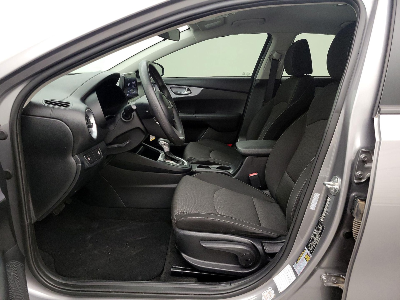 2024 Kia Forte LXS - Photo 12