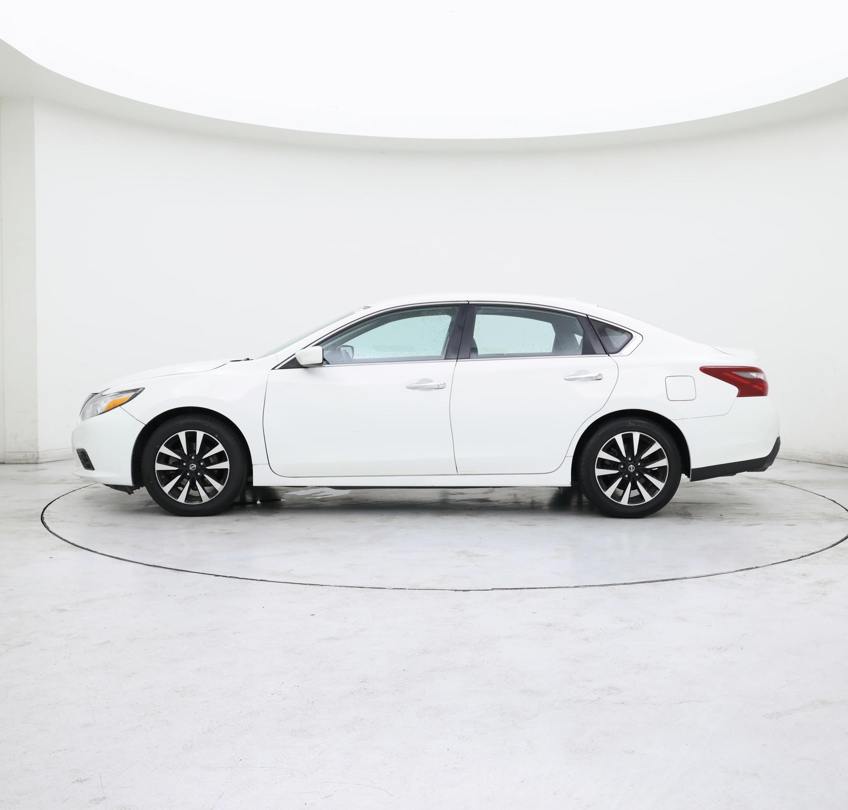 Thumbnail: 2018 Nissan Altima - 3