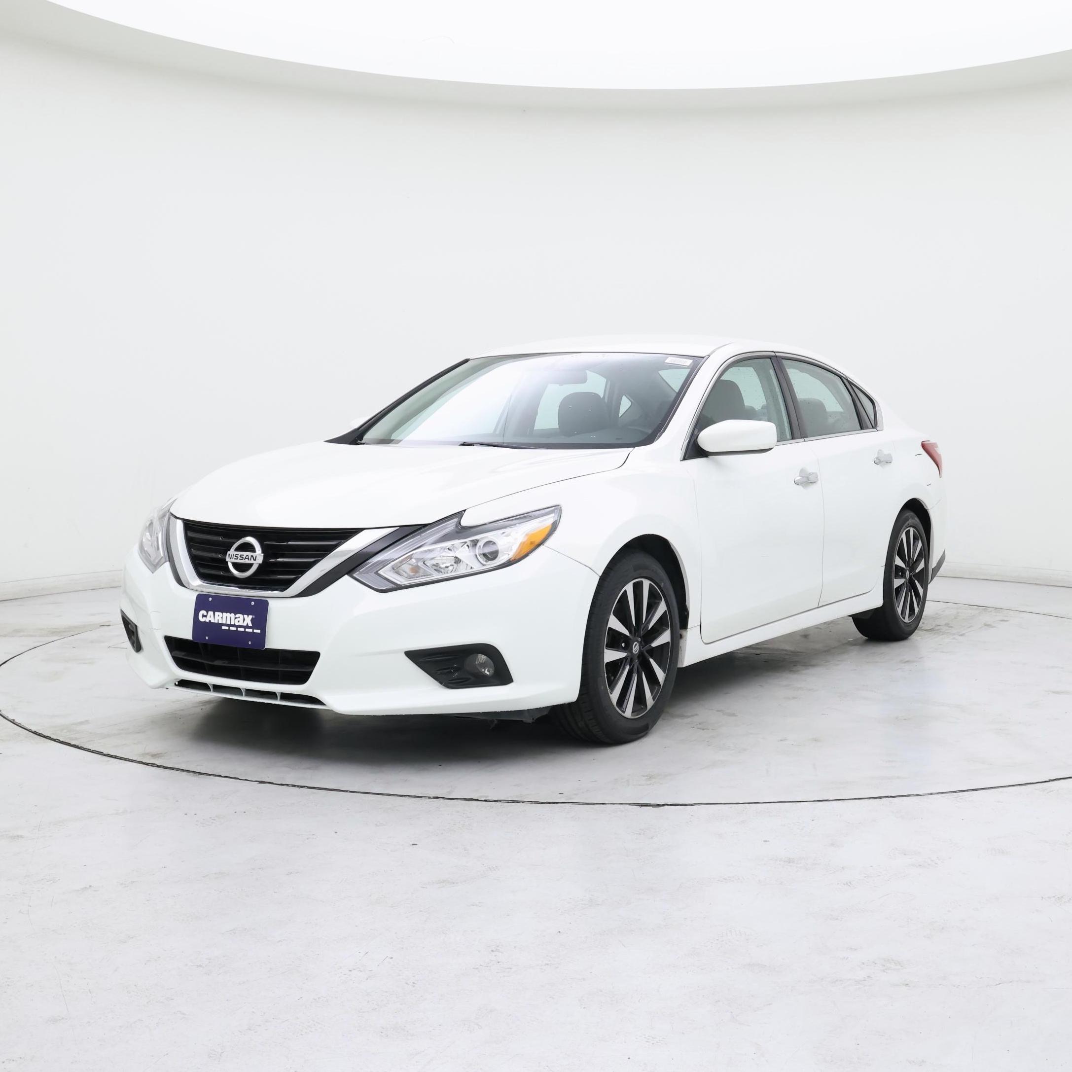 Thumbnail: 2018 Nissan Altima - 4