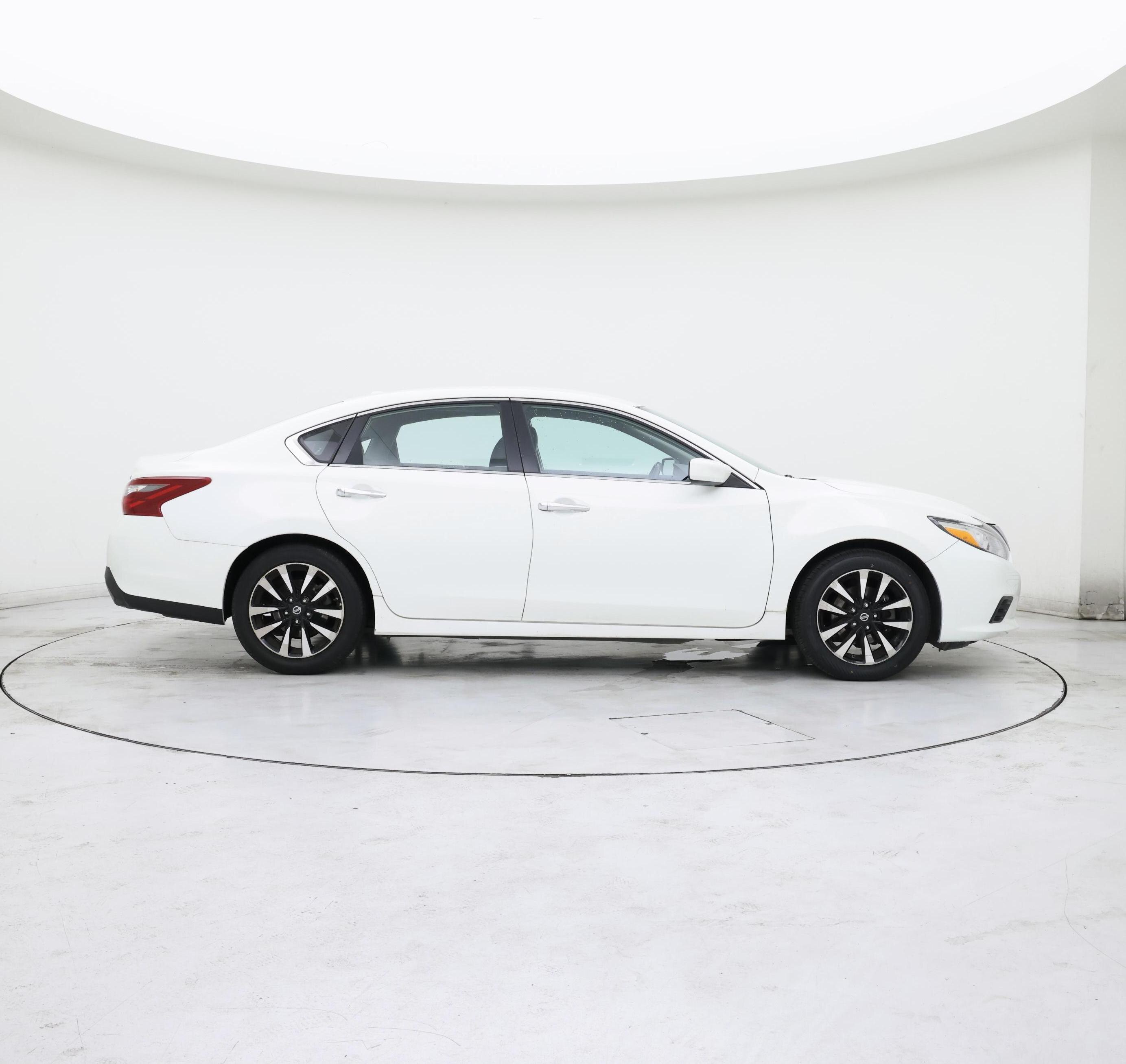 Thumbnail: 2018 Nissan Altima - 7
