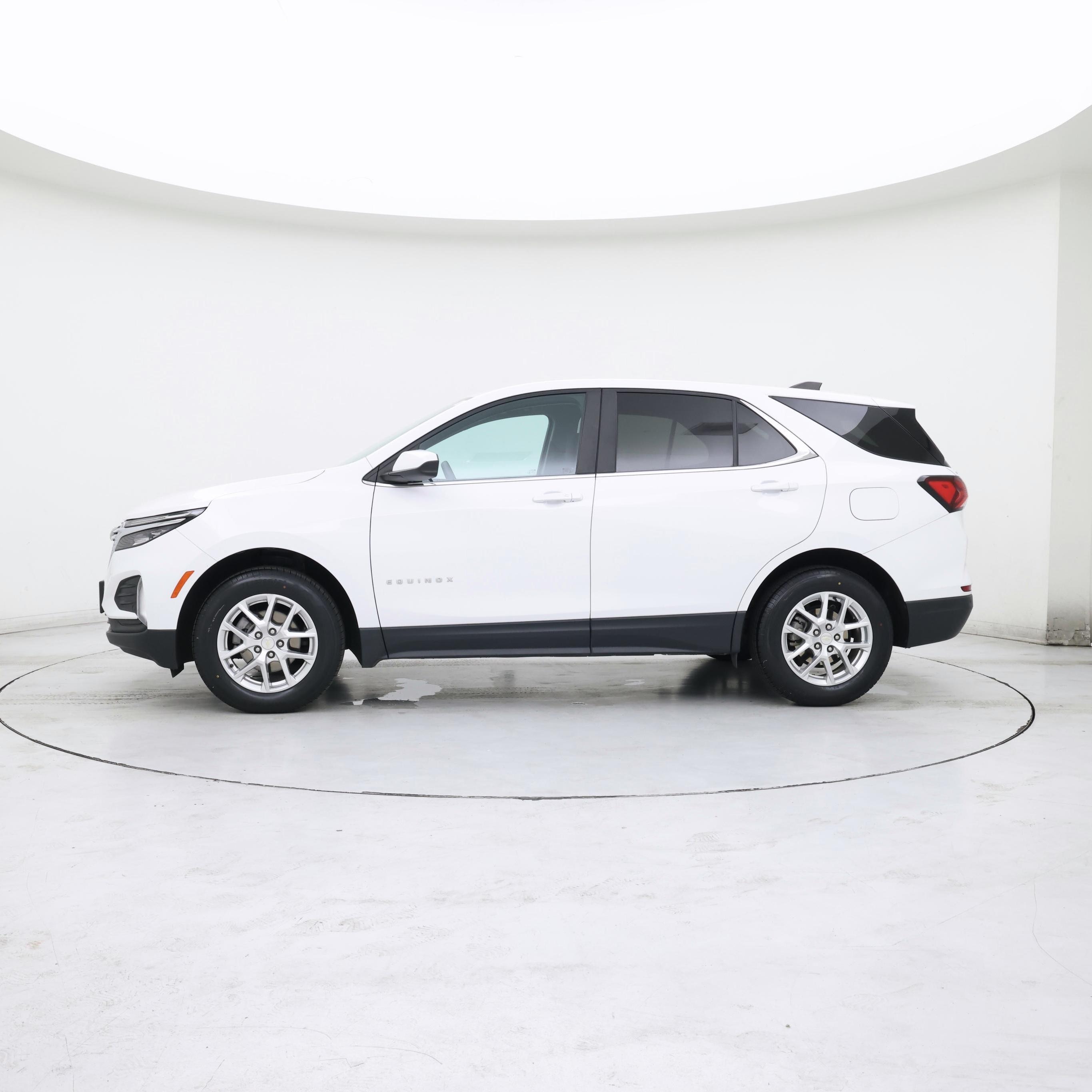 Thumbnail: 2022 Chevrolet Equinox - 3