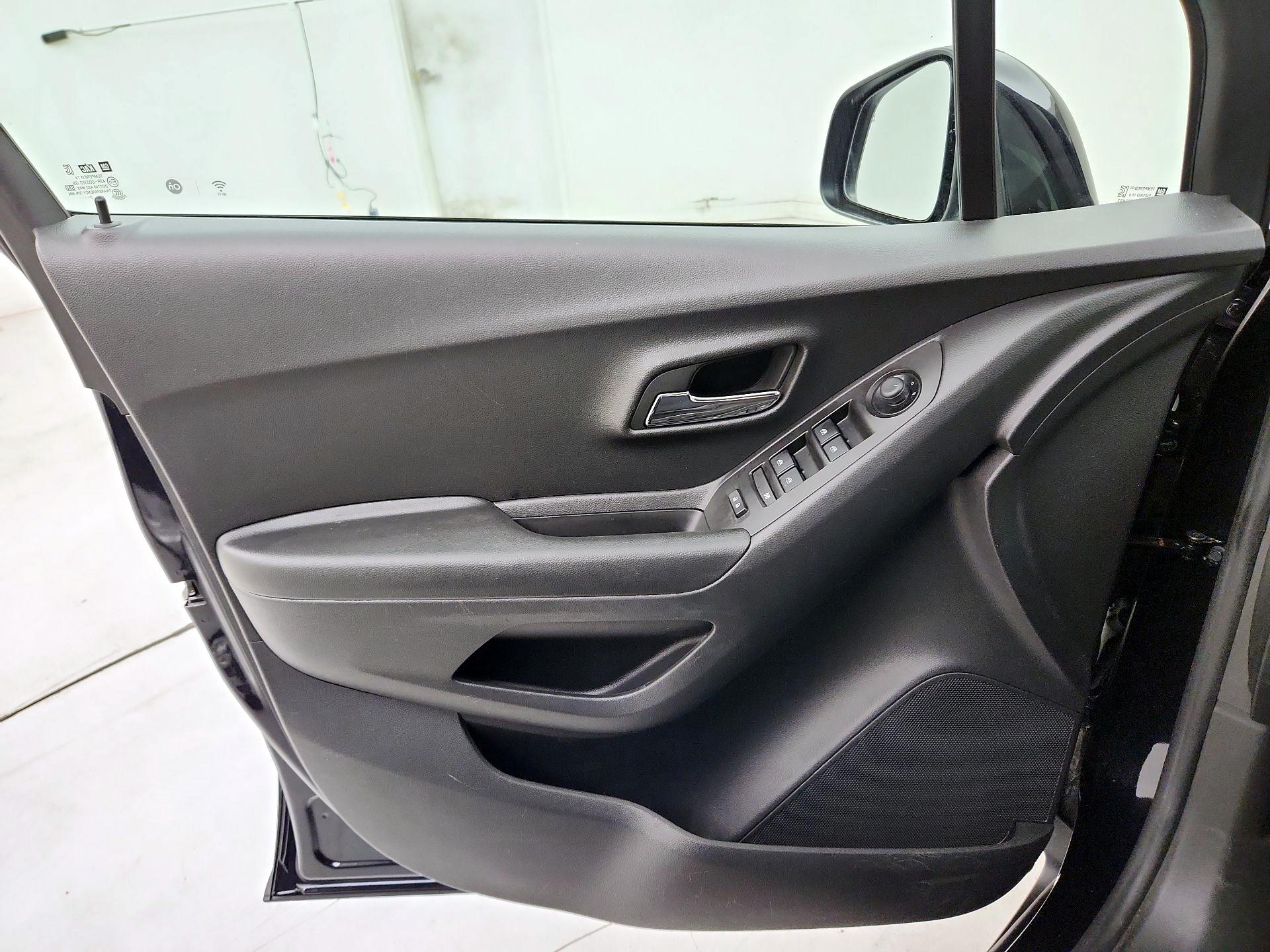 Thumbnail: 2021 Chevrolet Trax - 12