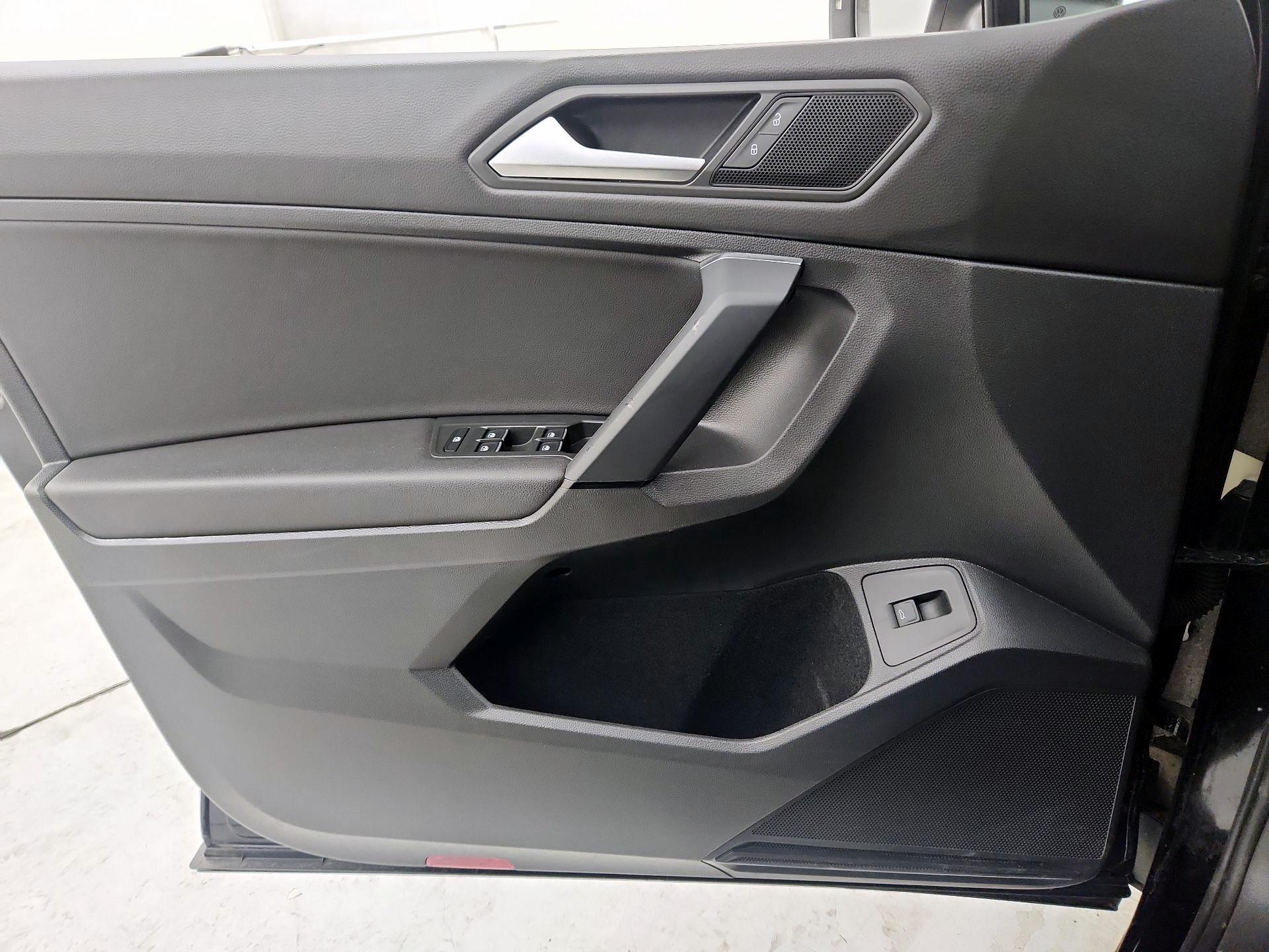 Thumbnail: 2019 Volkswagen Tiguan - 12