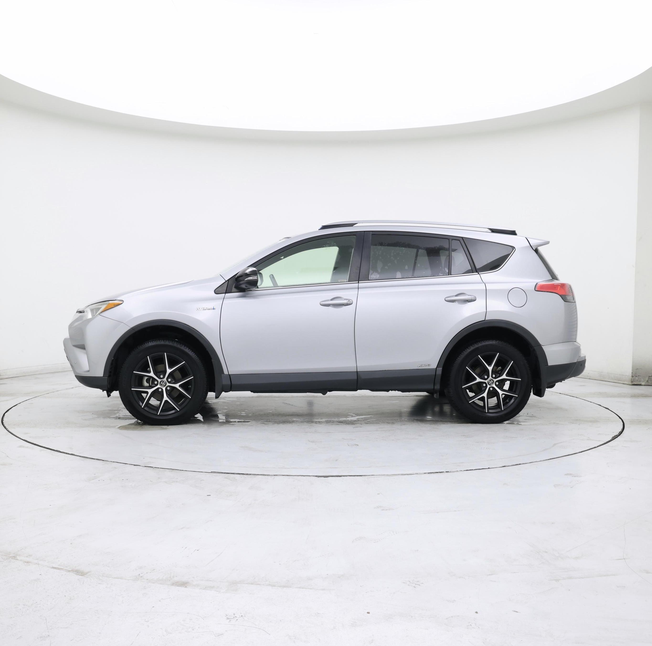 Thumbnail: 2017 Toyota RAV4 - 3
