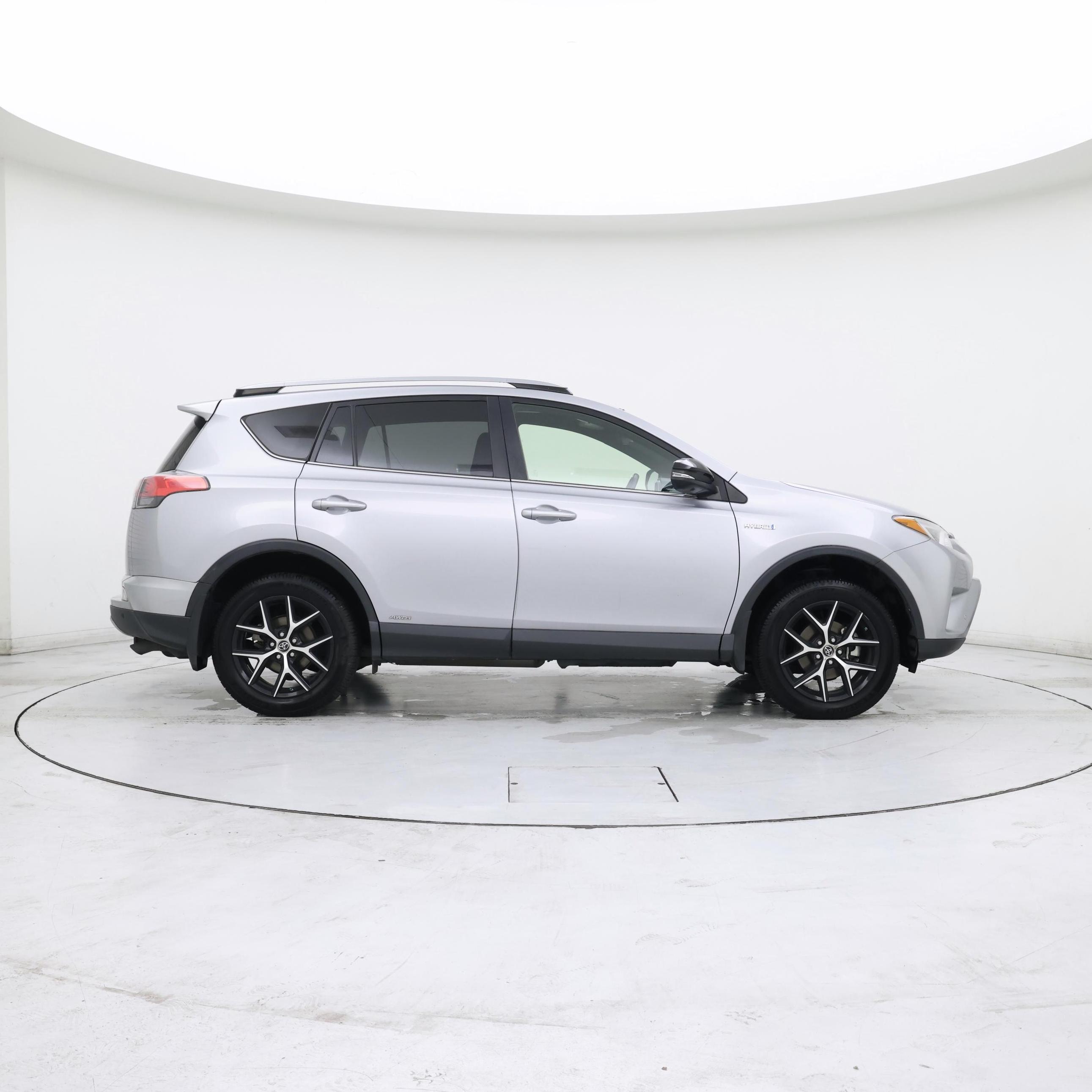 Thumbnail: 2017 Toyota RAV4 - 7