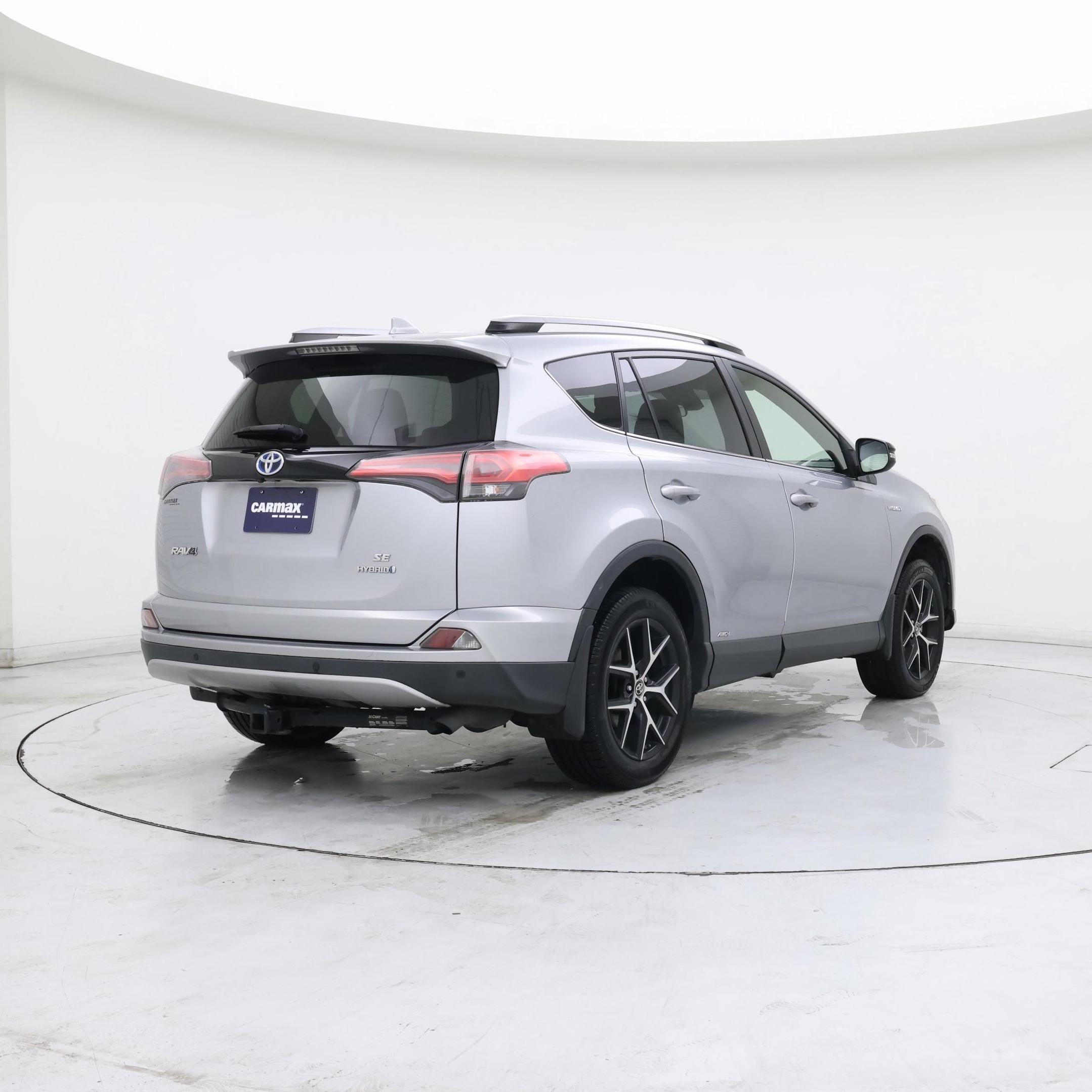 Thumbnail: 2017 Toyota RAV4 - 8